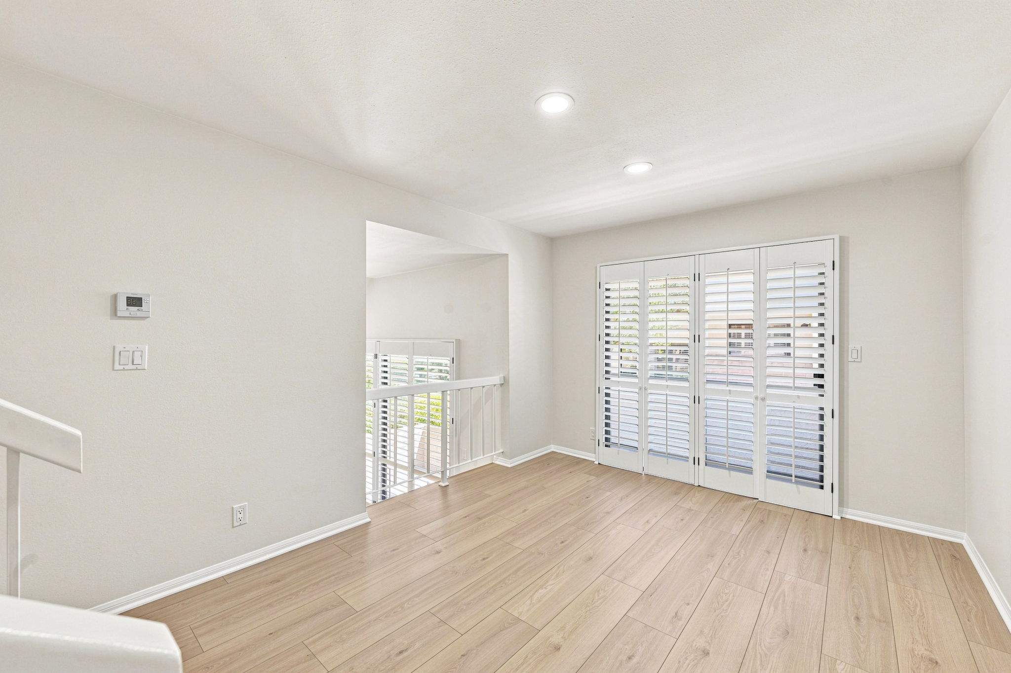  21801 Burbank Boulevard, 83 - 物件實景