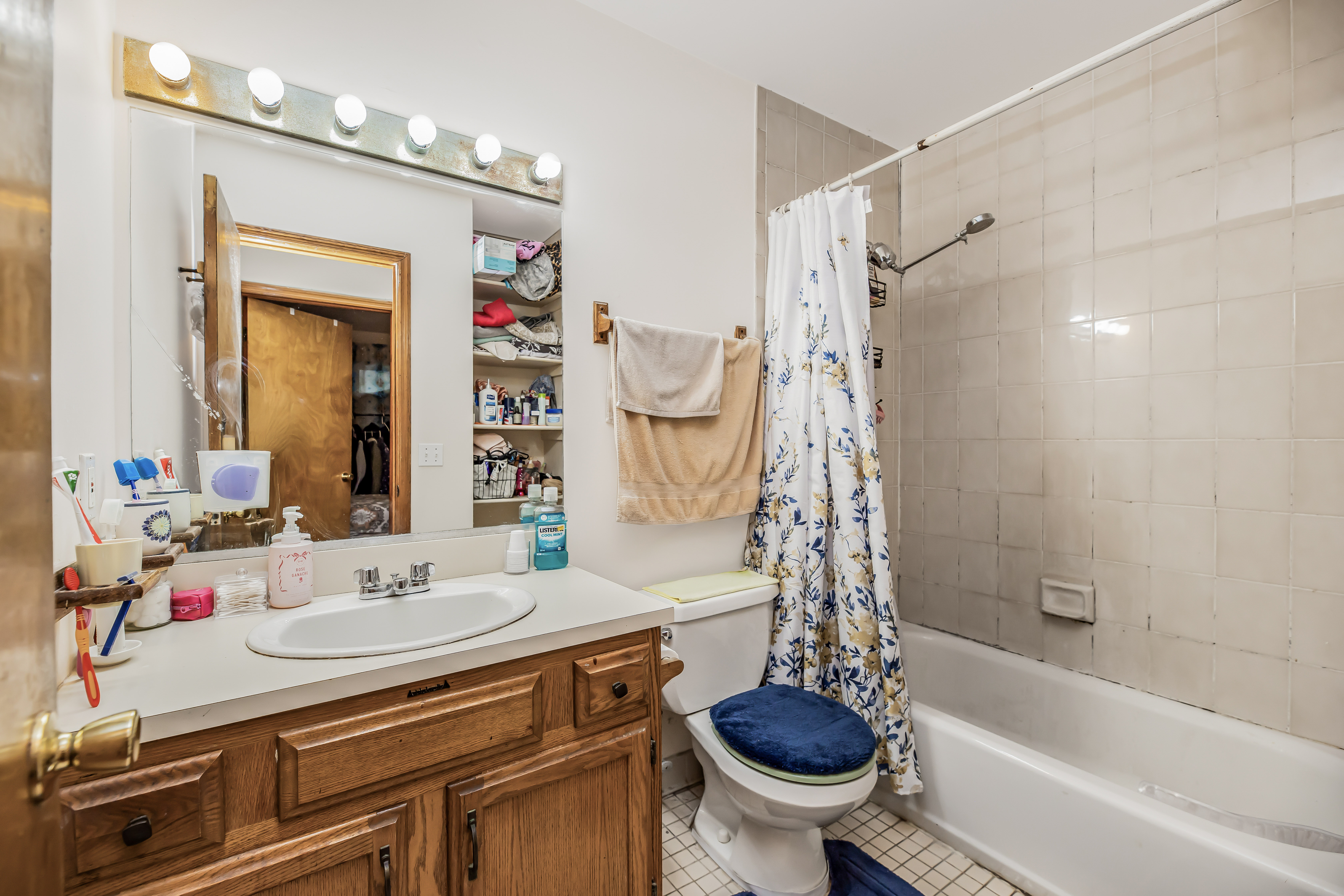 Yonkers, New York, 10701, United States, 4 Bedrooms Bedrooms, ,2 BathroomsBathrooms,Residential,For Sale,1978854