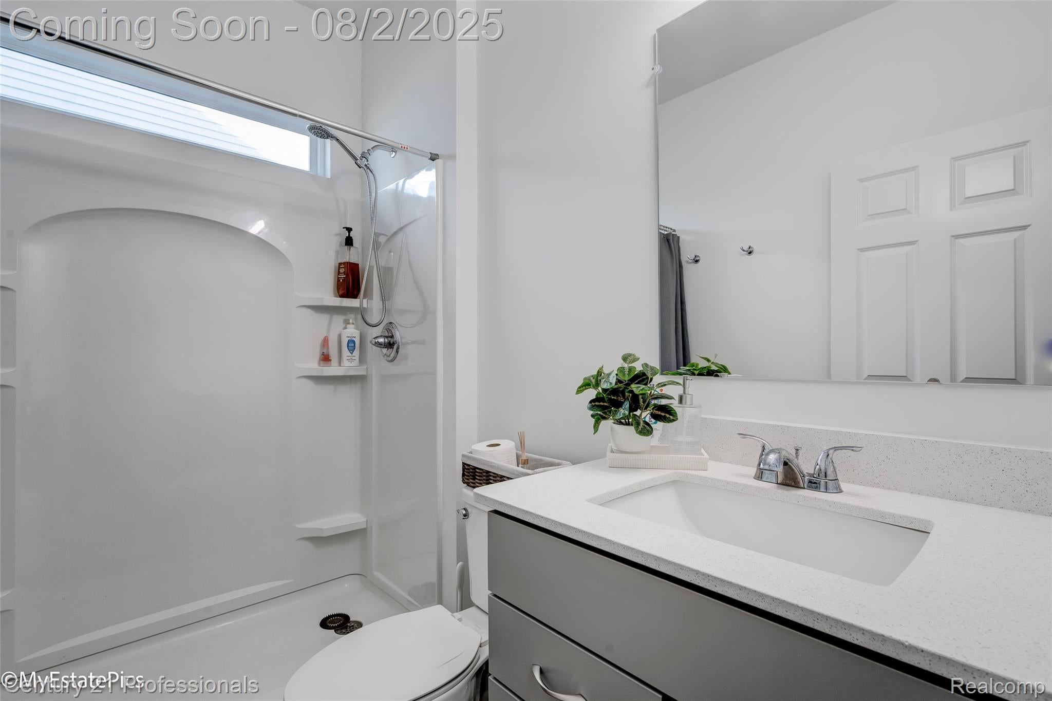 SouthLyon, Michigan, 48178, United States, 4 Bedrooms Bedrooms, ,3 BathroomsBathrooms,Residential,For Sale,1904843
