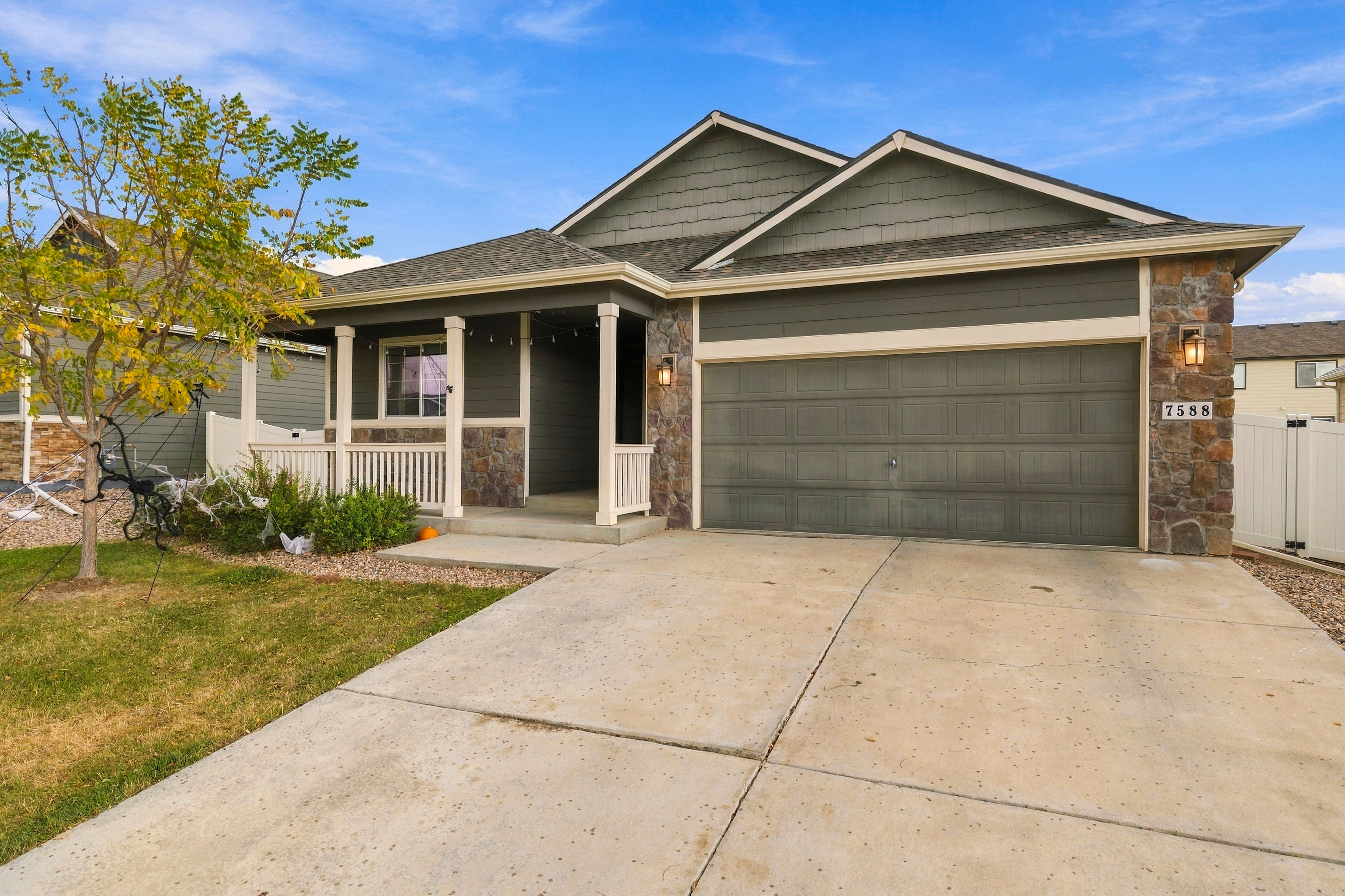  5 Bedrooms, Finished Basement, Solar Paid Off at Closing, I-25 Access - 物件實景