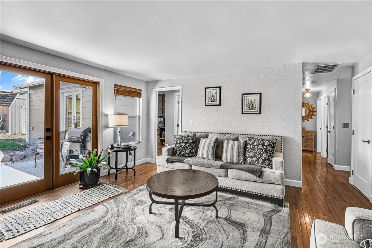 FEDERAL WAY, Washington, 98003, United States, 3 Bedrooms Bedrooms, ,3 BathroomsBathrooms,Residential,For Sale,1895483