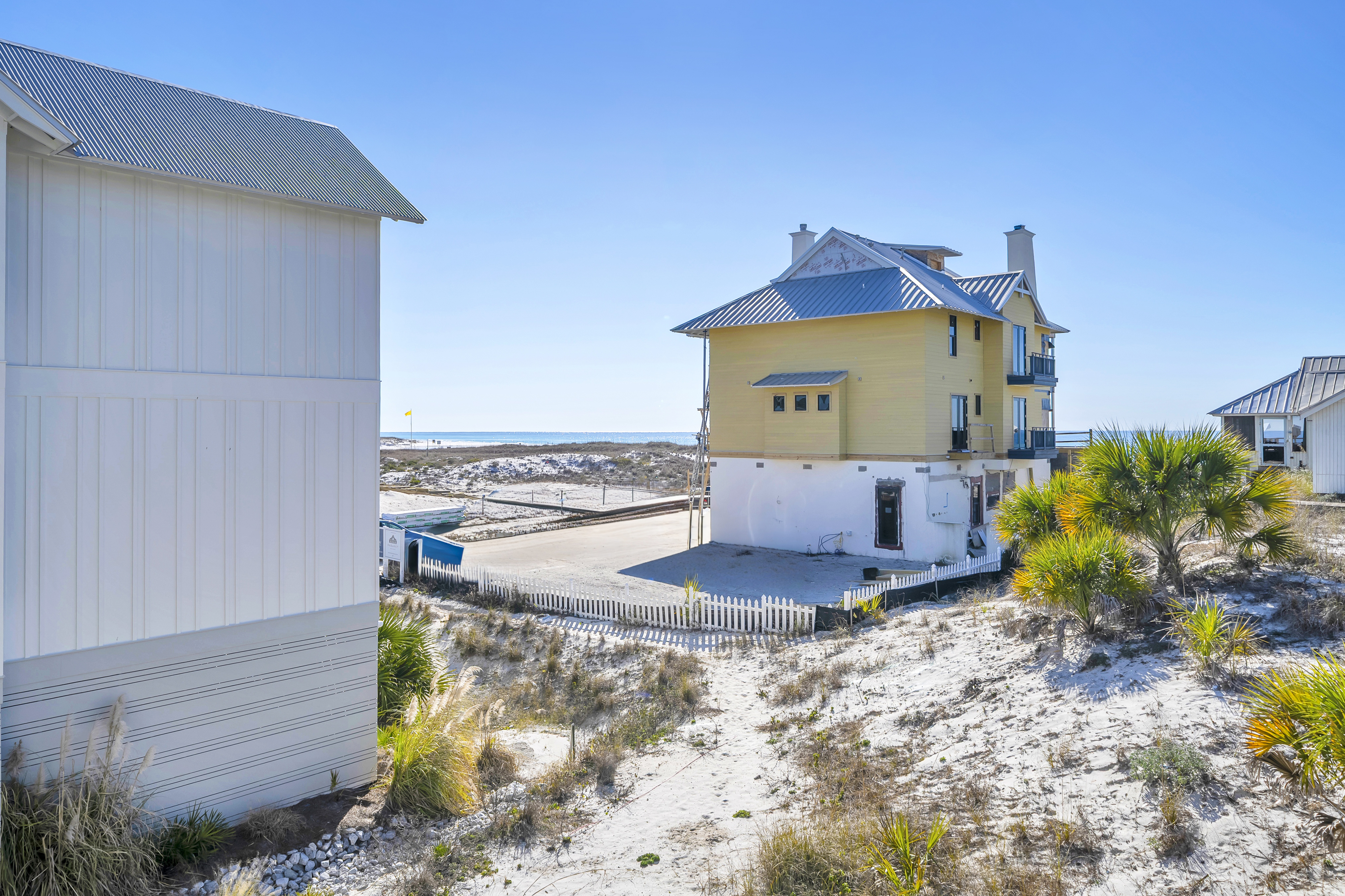  Iconic Grayton Beachfront Retreat with Elevator, Pool & Ample Parking - 物件實景