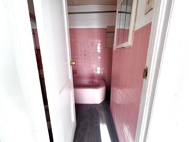 Jersey City, New Jersey, 07305, United States, 5 Bedrooms Bedrooms, ,3 BathroomsBathrooms,Residential,For Sale,1994746