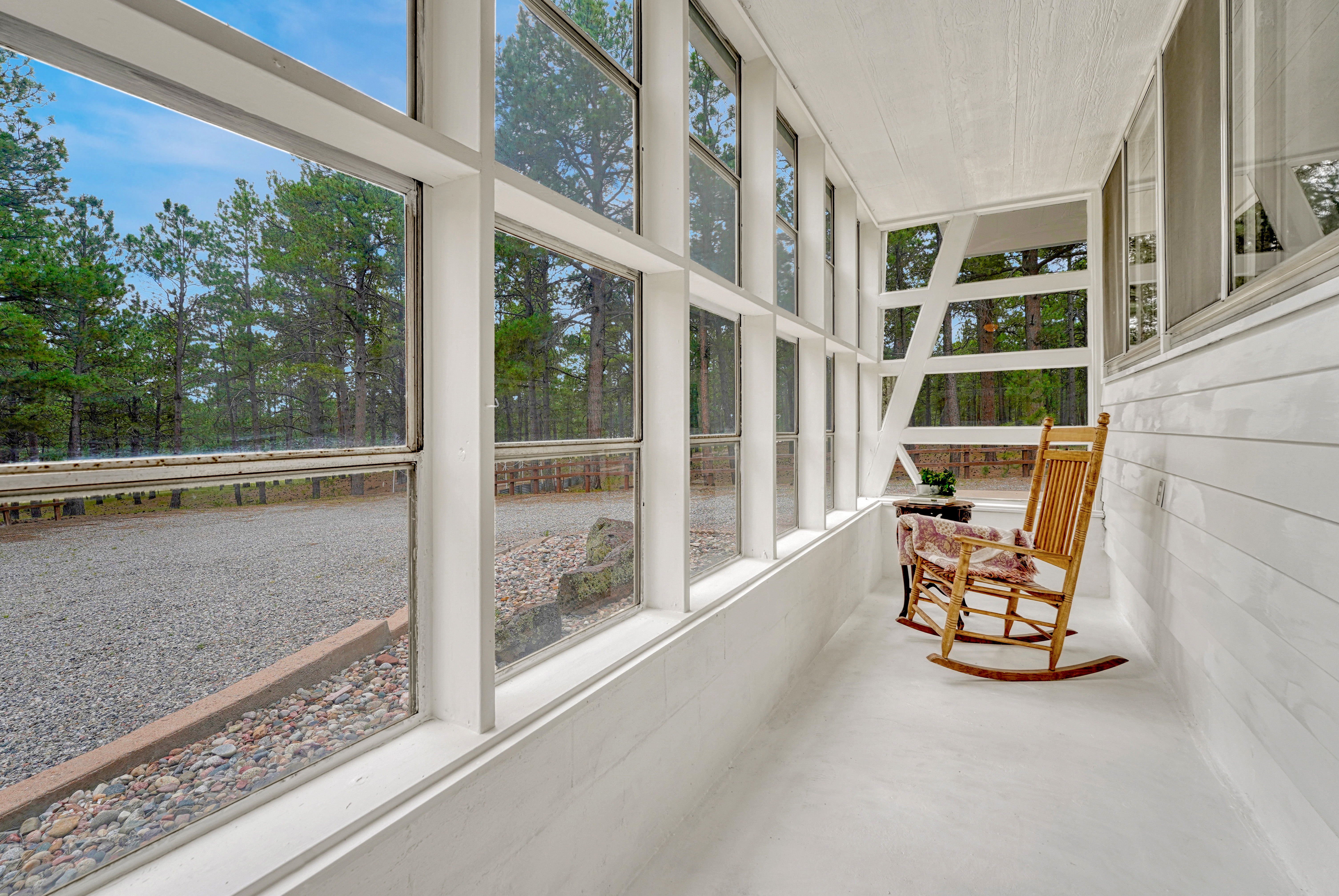  Meticulously maintained ranch-style home in sought-after Black Forest - 物件實景