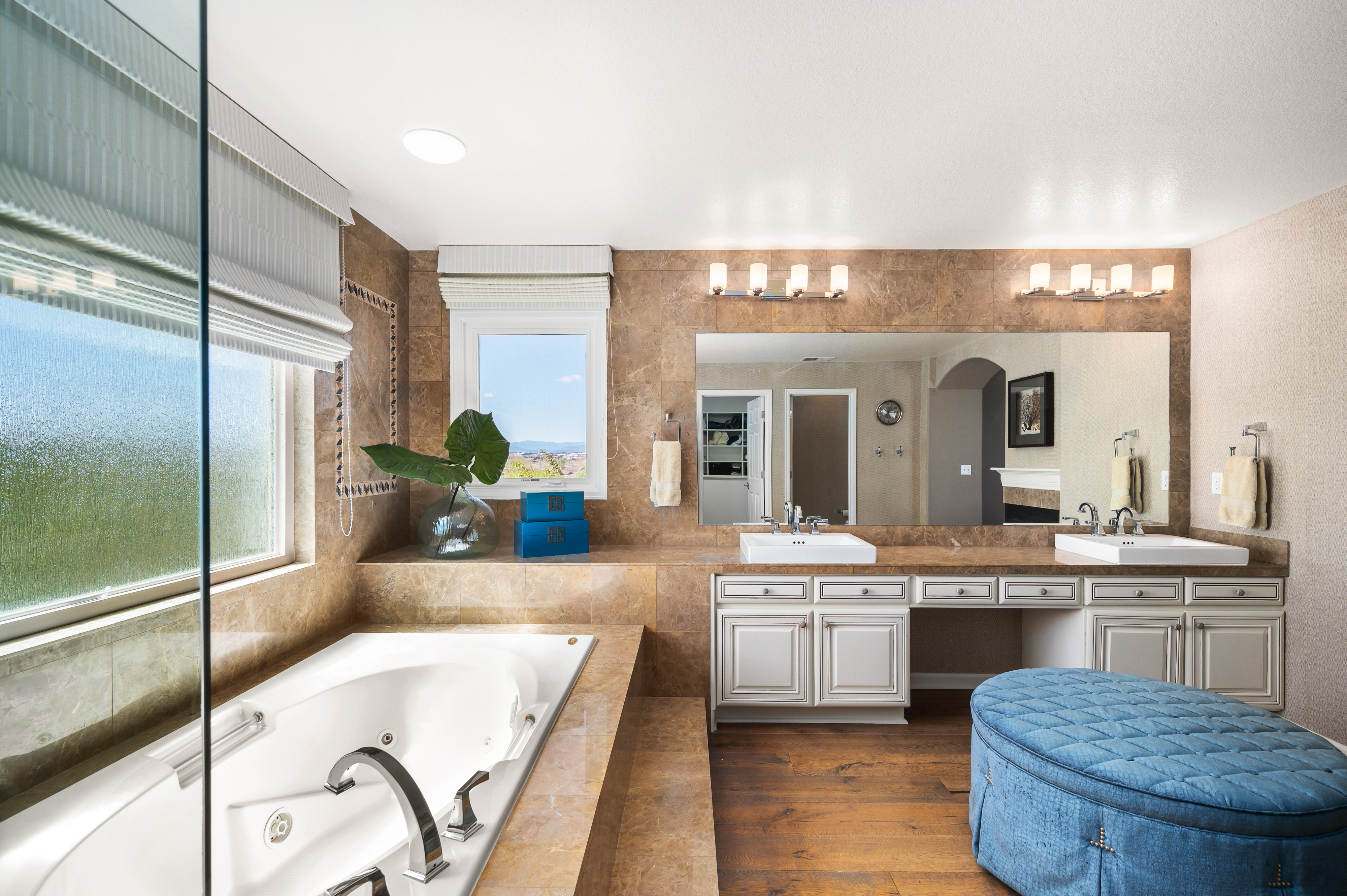  Luxury And Elegance Greet You At Every Turn In This Beautiful Home - 物件實景