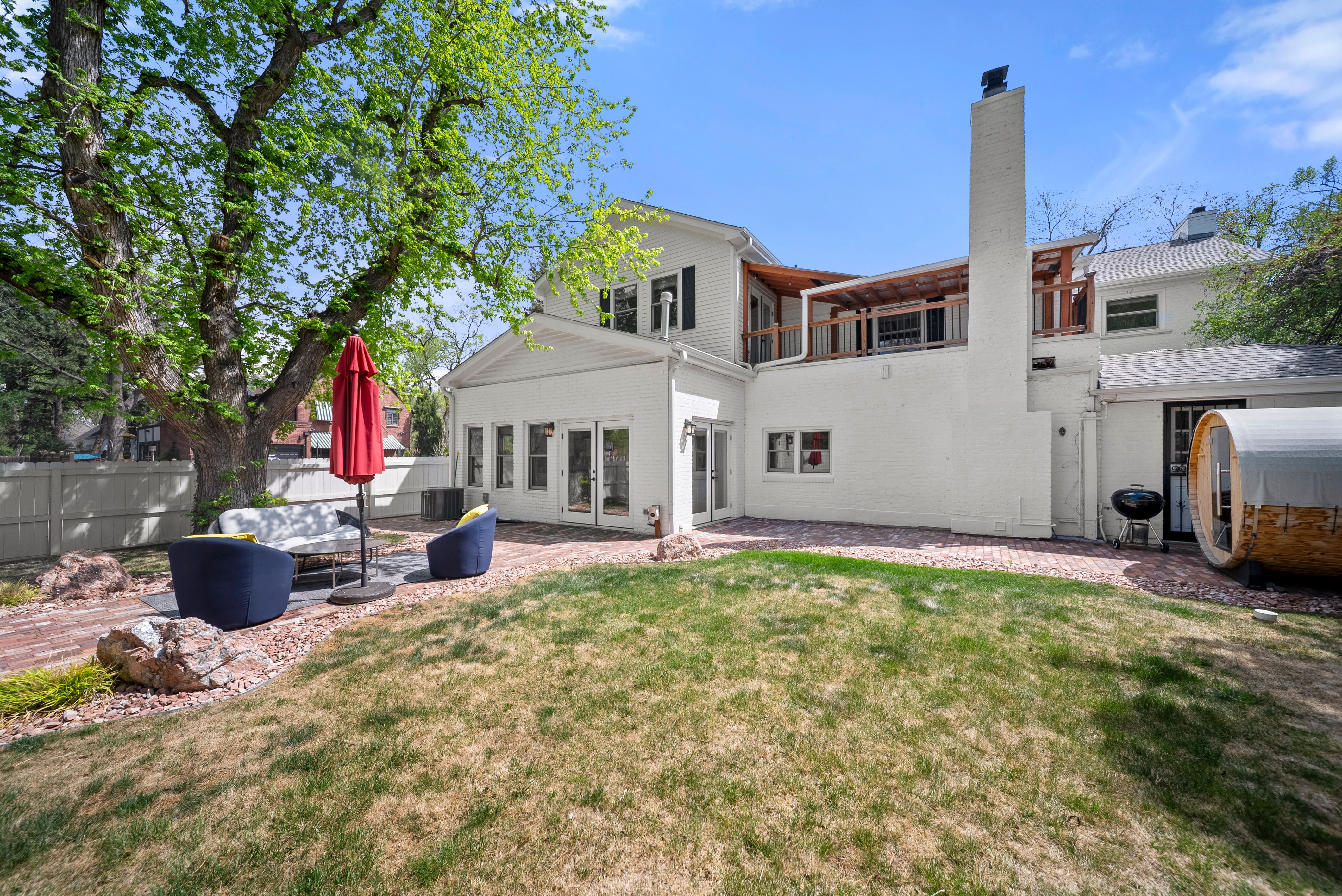  This Home Blends Historic Character with Modern Functionality - 物件實景