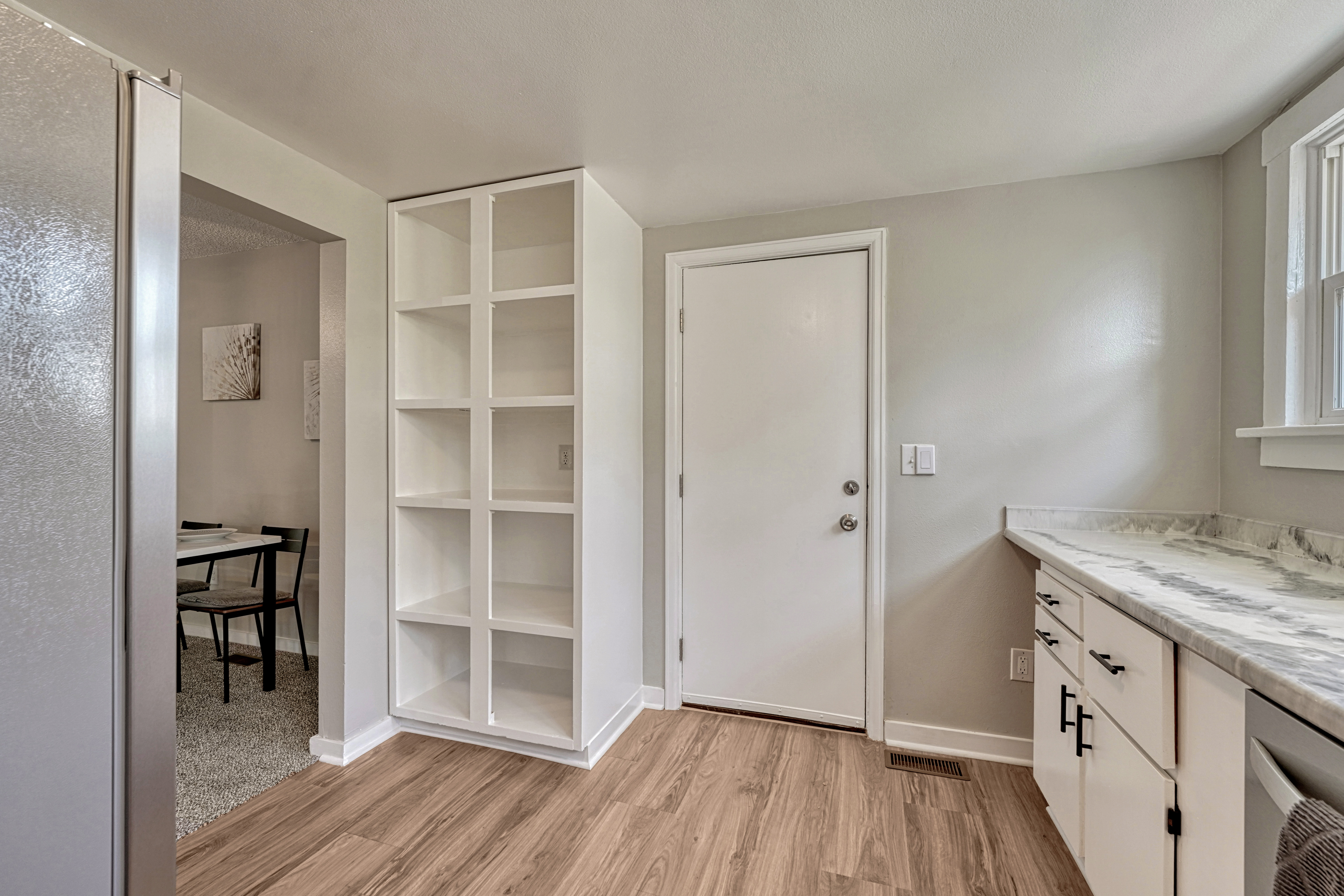  Welcome to This Beautifully Updated Home in Calvert Heights - 物件實景