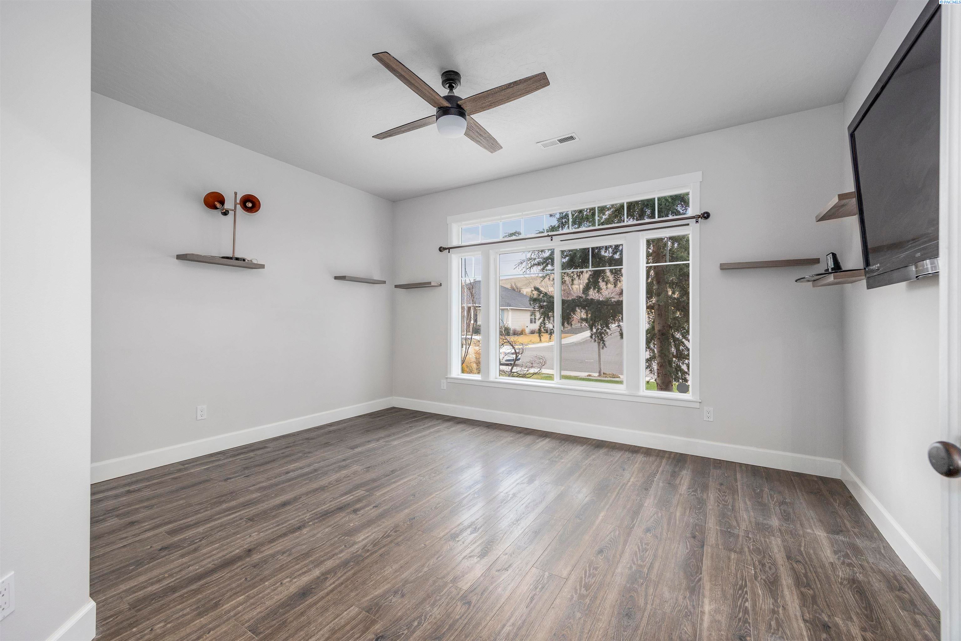 Kennewick, Washington, 99337, United States, 3 Bedrooms Bedrooms, ,1 BathroomBathrooms,Residential,For Sale,2012614