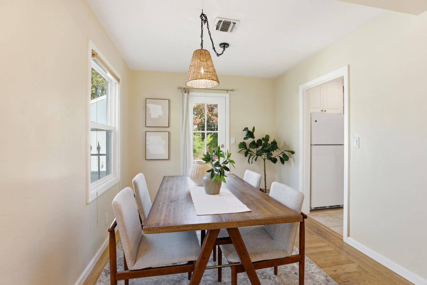 Sacramento, California, 95818, United States, 3 Bedrooms Bedrooms, ,1 BathroomBathrooms,Residential,For Sale,1989642