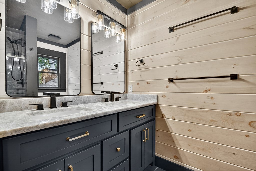 Mineral Bluff, Georgia, 30559, United States, 4 Bedrooms Bedrooms, ,5 BathroomsBathrooms,Residential,For Sale,1986837