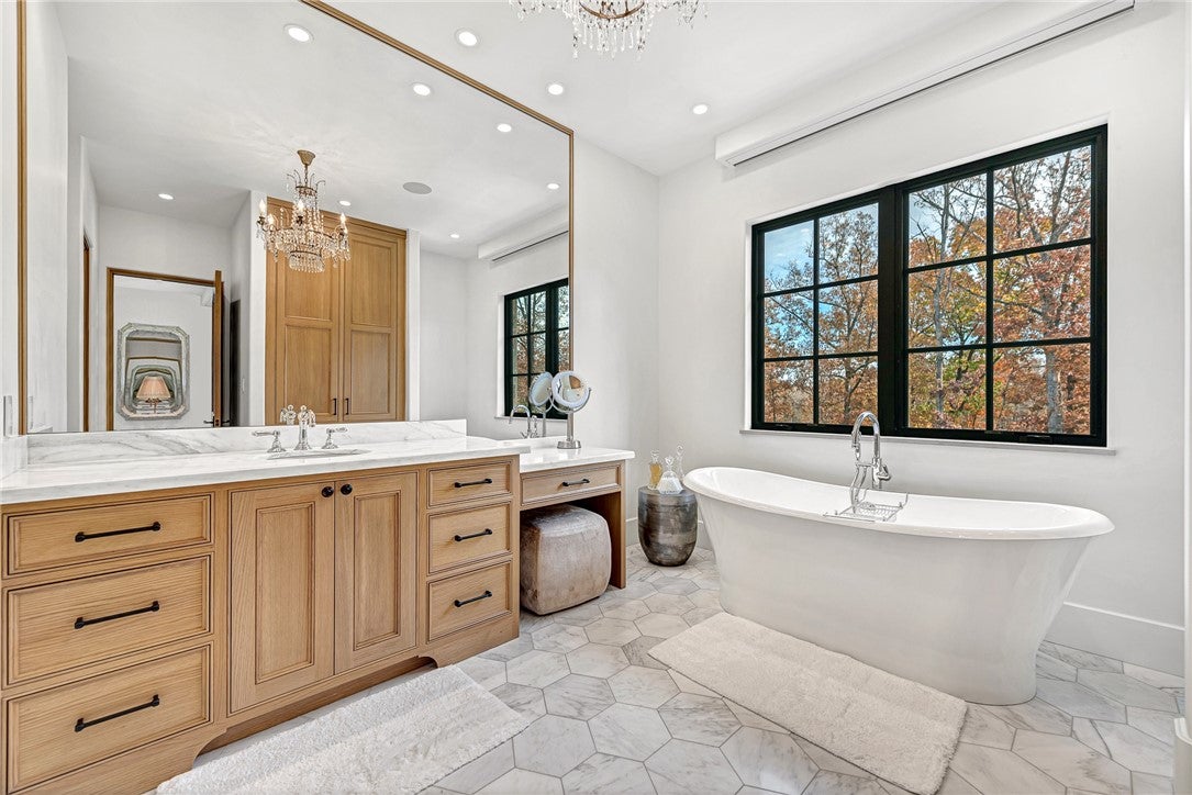 Fayetteville, Arkansas, 72704, United States, 4 Bedrooms Bedrooms, ,5 BathroomsBathrooms,Residential,For Sale,1993299