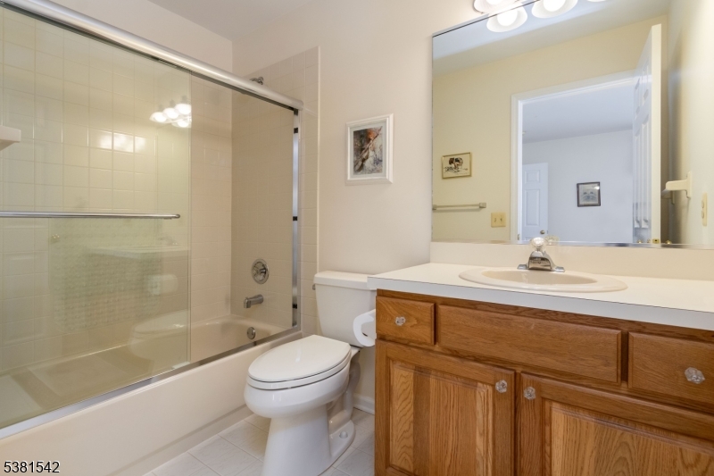 Far Hills Boro, New Jersey, 07931, United States, 2 Bedrooms Bedrooms, ,3 BathroomsBathrooms,Residential,For Sale,1934614