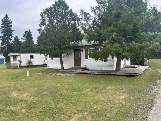 Center St, Levering, MI 49755