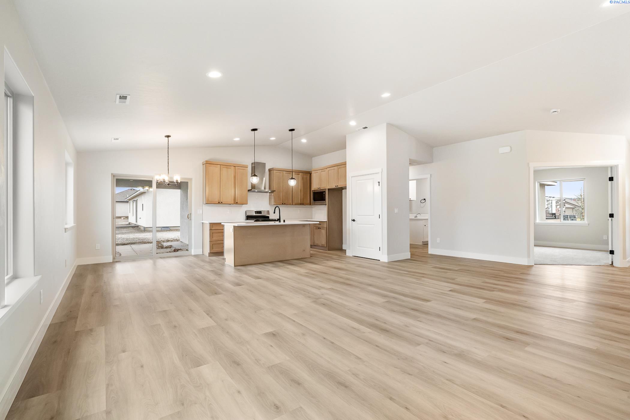 Pasco, Washington, 99301, United States, 4 Bedrooms Bedrooms, ,1 BathroomBathrooms,Residential,For Sale,1874983