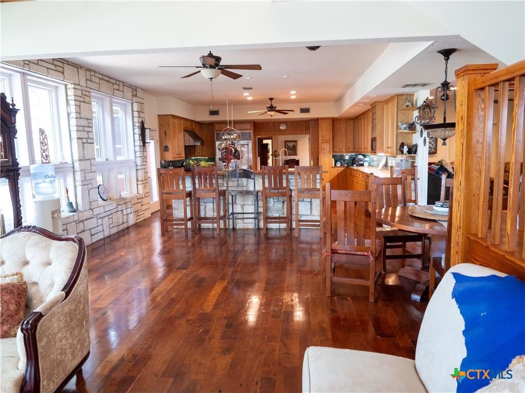 Edna, Texas, 77957, United States, 5 Bedrooms Bedrooms, ,5 BathroomsBathrooms,Residential,For Sale,1770365