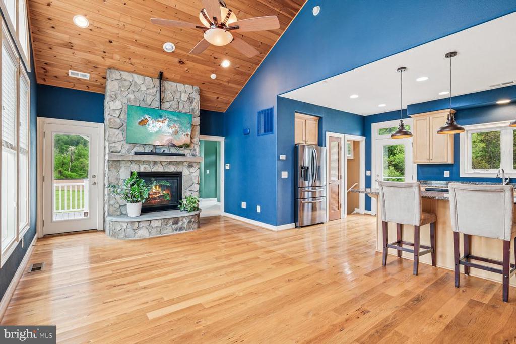 Hillsboro, Virginia, 20132, United States, 2 Bedrooms Bedrooms, ,2 BathroomsBathrooms,Residential,For Sale,1798286