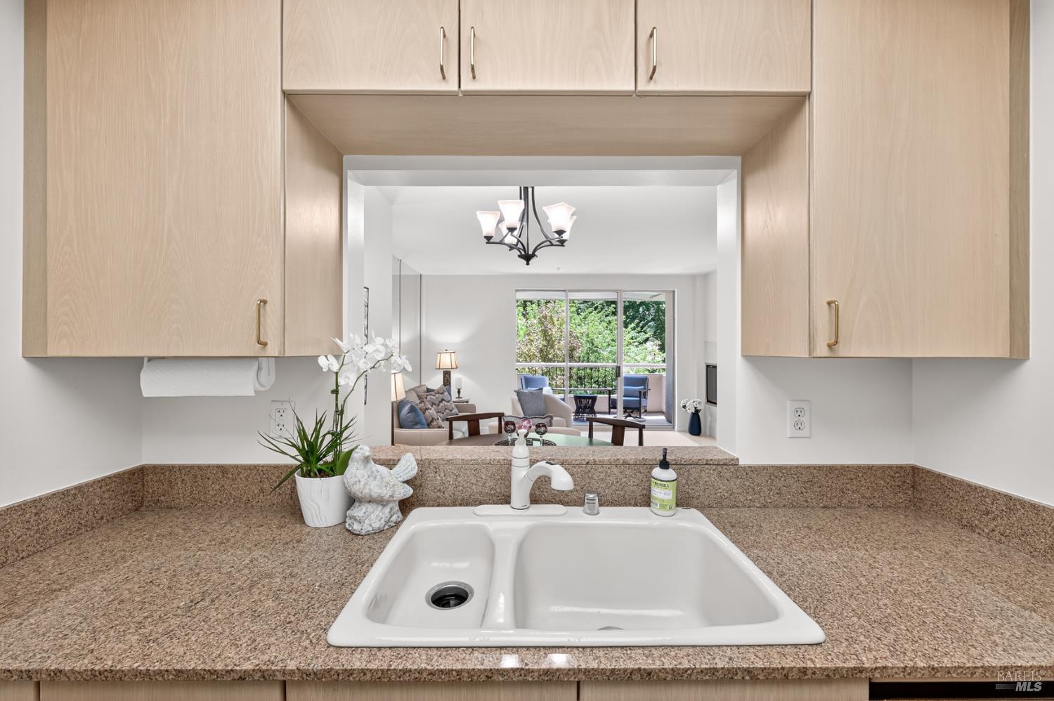 San Rafael, California, 94903, United States, 1 Bedroom Bedrooms, ,2 BathroomsBathrooms,Residential,For Sale,1896555
