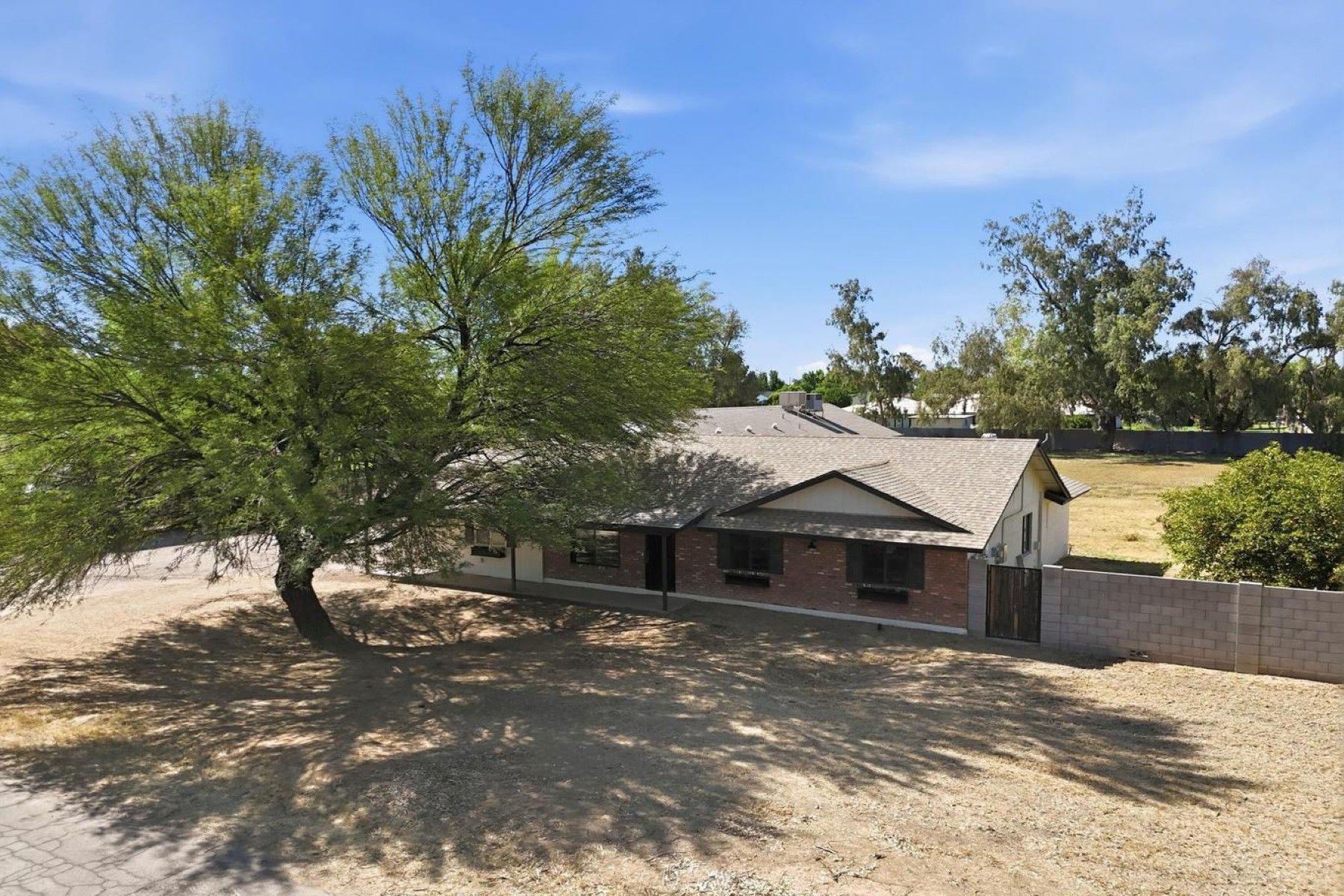  2266 E Willis Rd  Gilbert, AZ - 物件實景