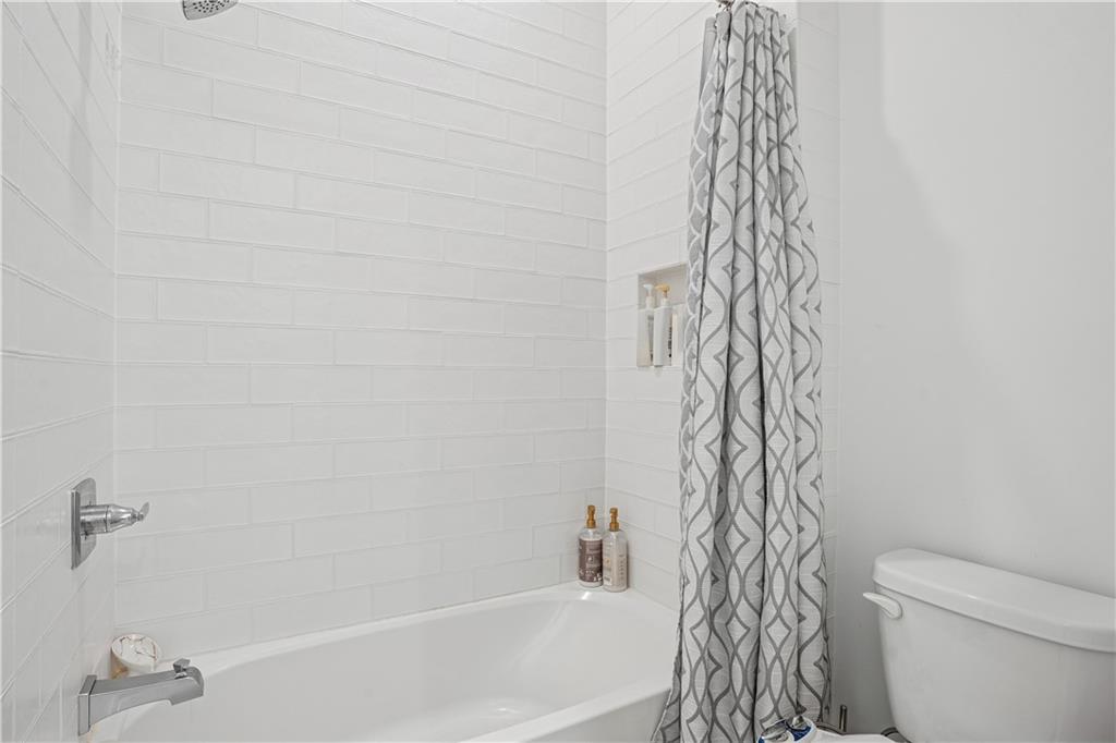 Alpharetta, Georgia, 30005, United States, 3 Bedrooms Bedrooms, ,3 BathroomsBathrooms,Residential,For Sale,1907831