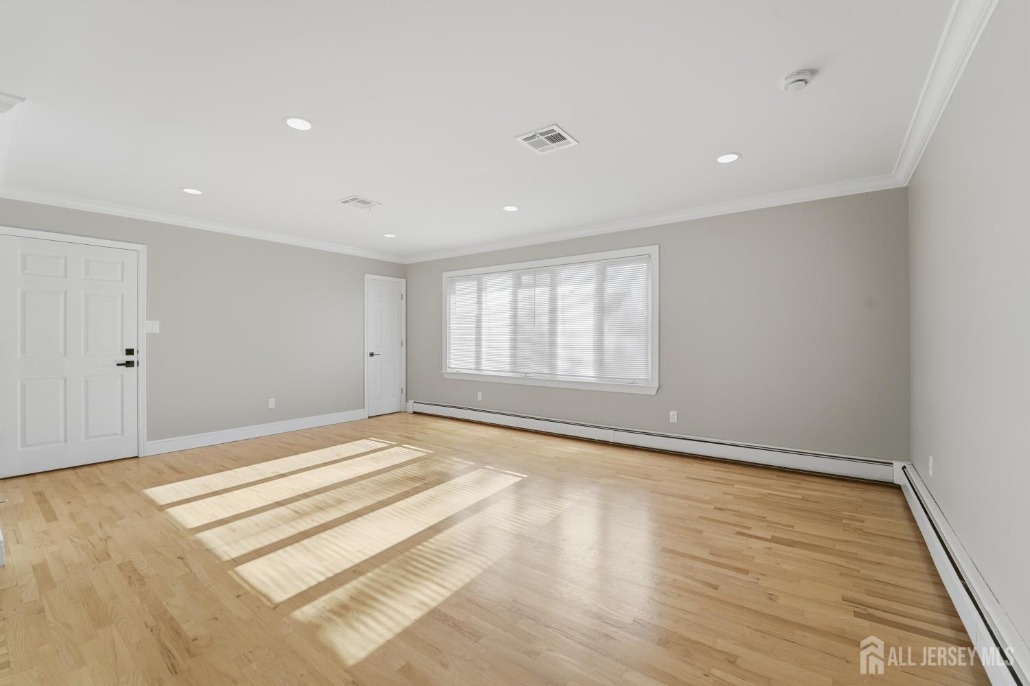 Bayonne, New Jersey, 07002, United States, ,Residential,For Sale,1992894