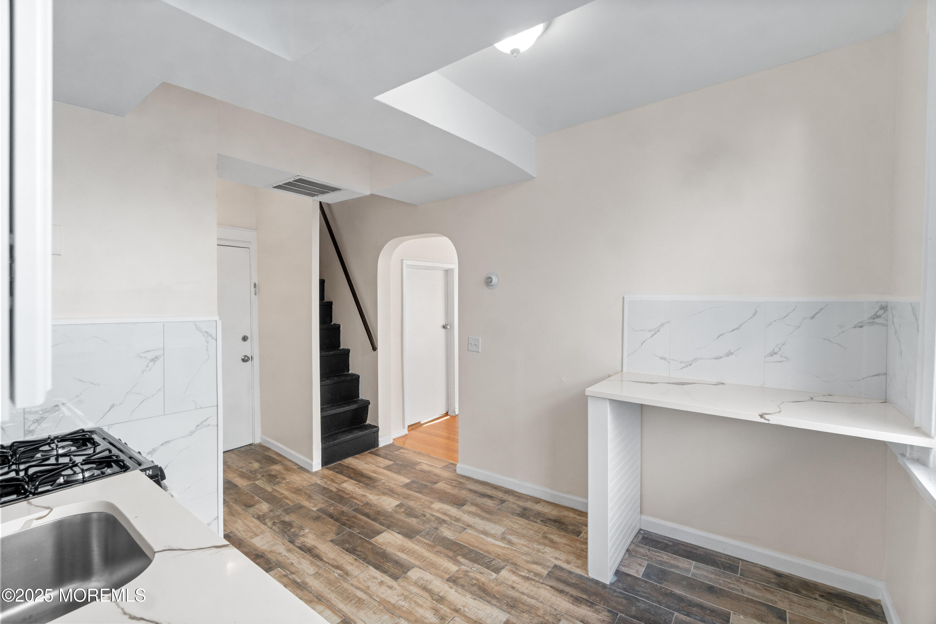 Newark, New Jersey, 07112, United States, 5 Bedrooms Bedrooms, ,2 BathroomsBathrooms,Residential,For Sale,2008185