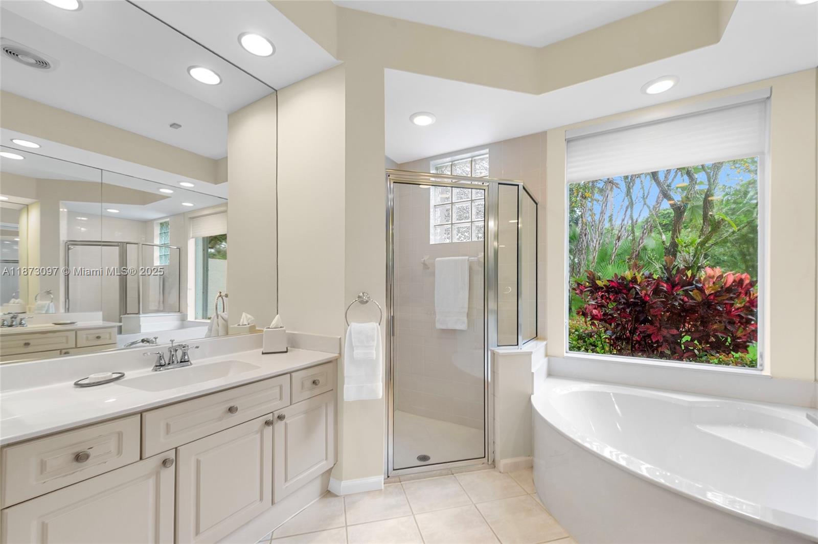 Weston, Florida, 33327, United States, 3 Bedrooms Bedrooms, ,3 BathroomsBathrooms,Residential,For Sale,1942186