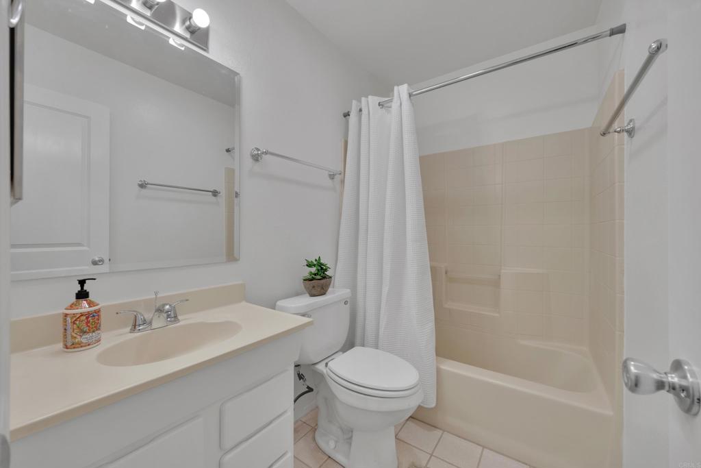 Spring Valley, California, 91977, United States, 6 Bedrooms Bedrooms, ,4 BathroomsBathrooms,Residential,For Sale,1996017