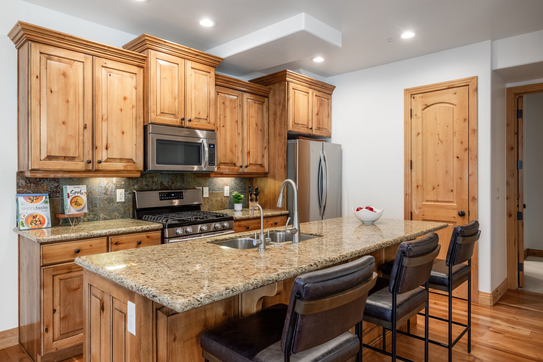  Modern Design Meets Alpine Charm in Jeremy Ranch - 物件實景