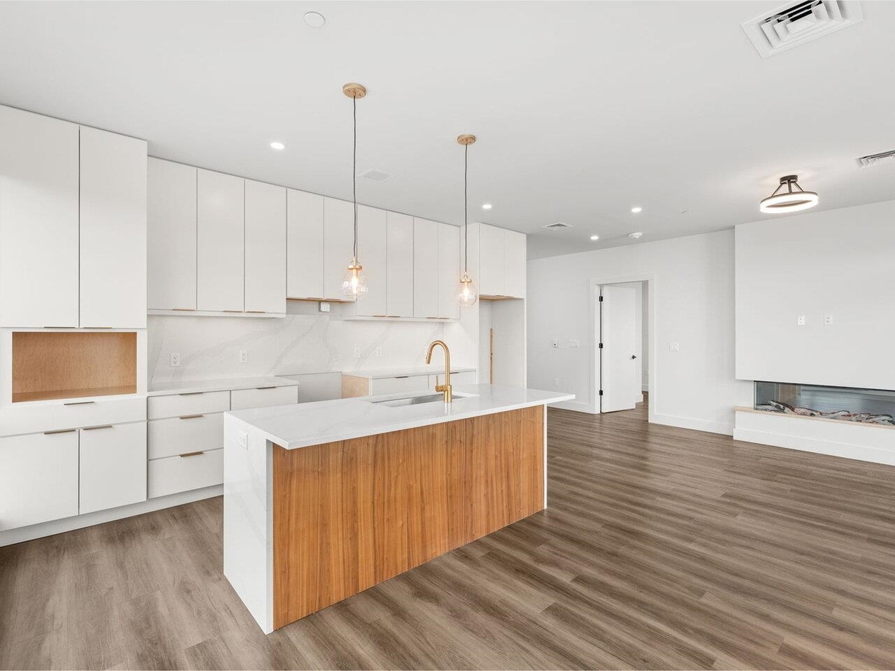 Burlington, Vermont, 05401, United States, 2 Bedrooms Bedrooms, ,1 BathroomBathrooms,Residential,For Sale,1777939