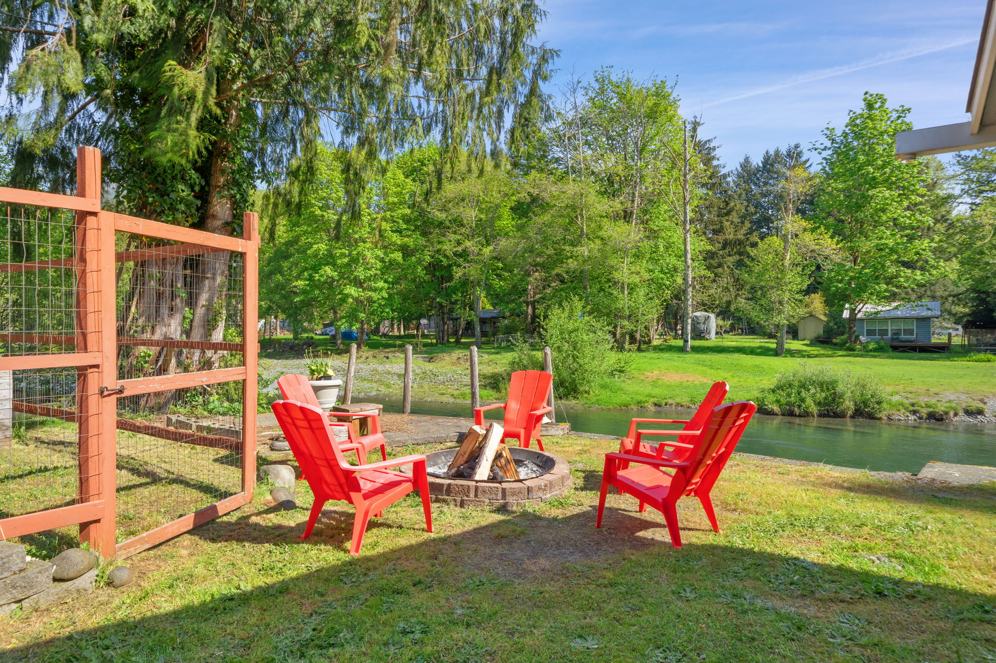  560 Mountain Trail Road, Brinnon, WA 98320 - 物件實景