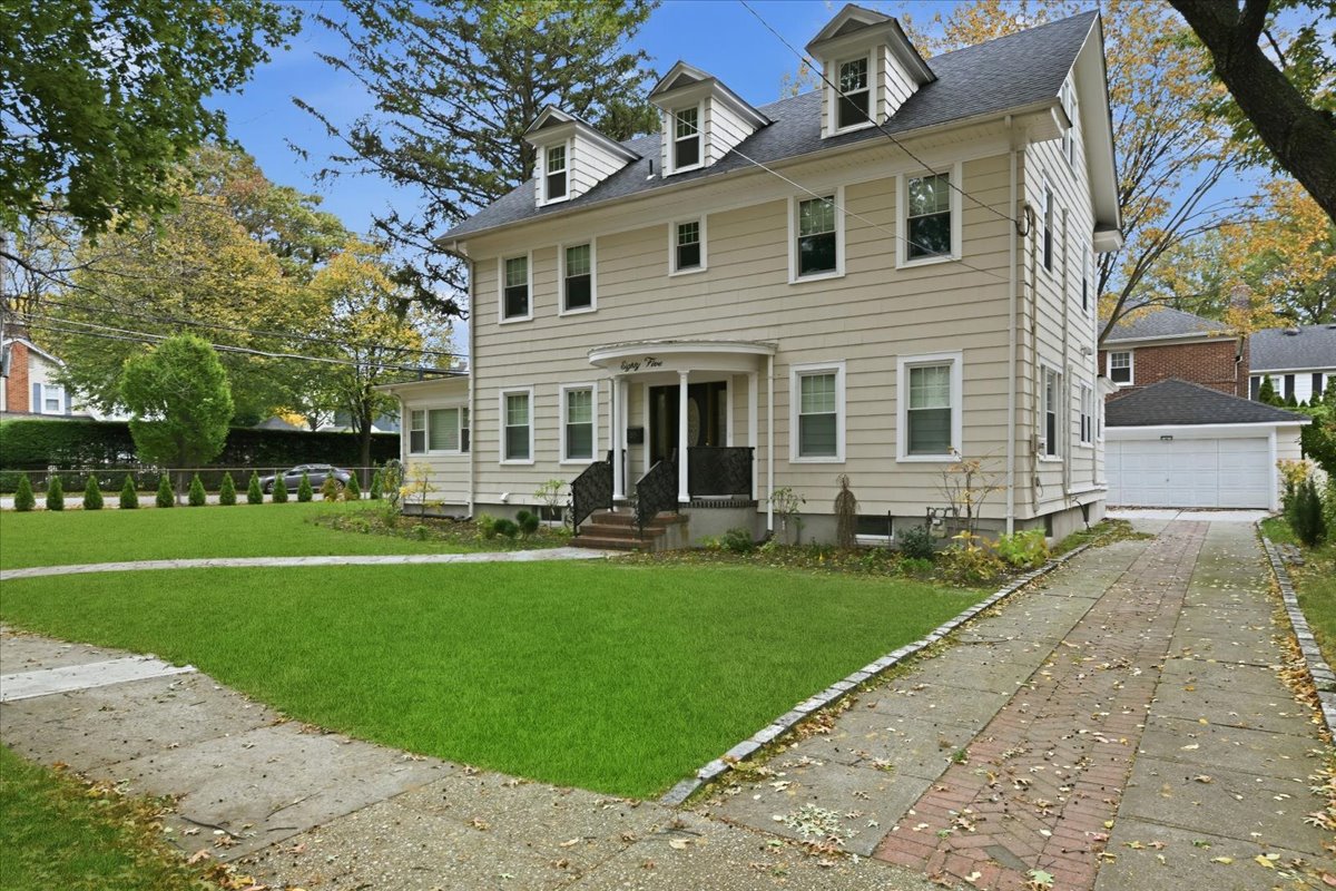 Floral Park, New York, 11001, United States, 4 Bedrooms Bedrooms, ,4 BathroomsBathrooms,Residential,For Sale,1977221
