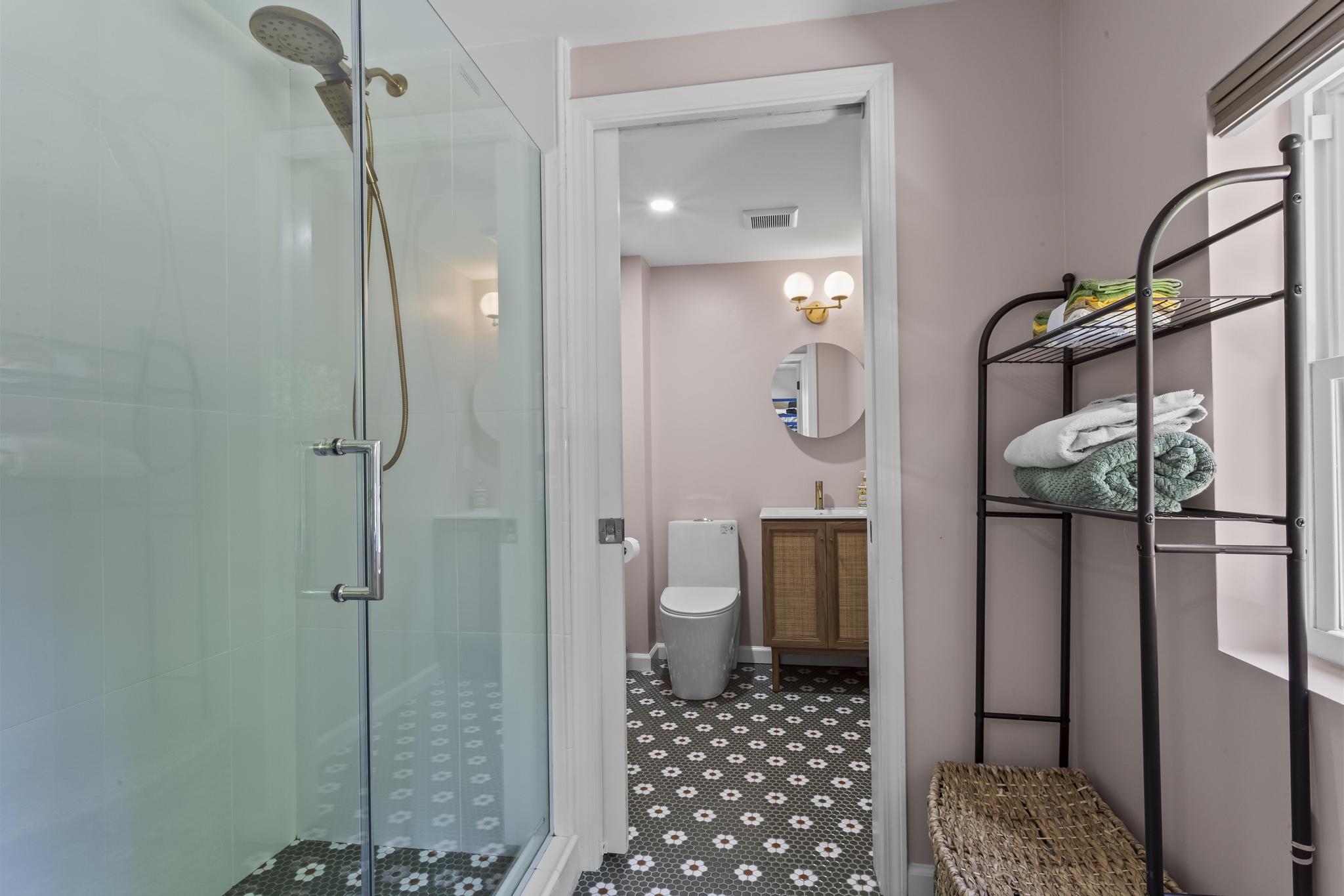  Thoughtfully Designed, Fully Renovated Home - 物件實景