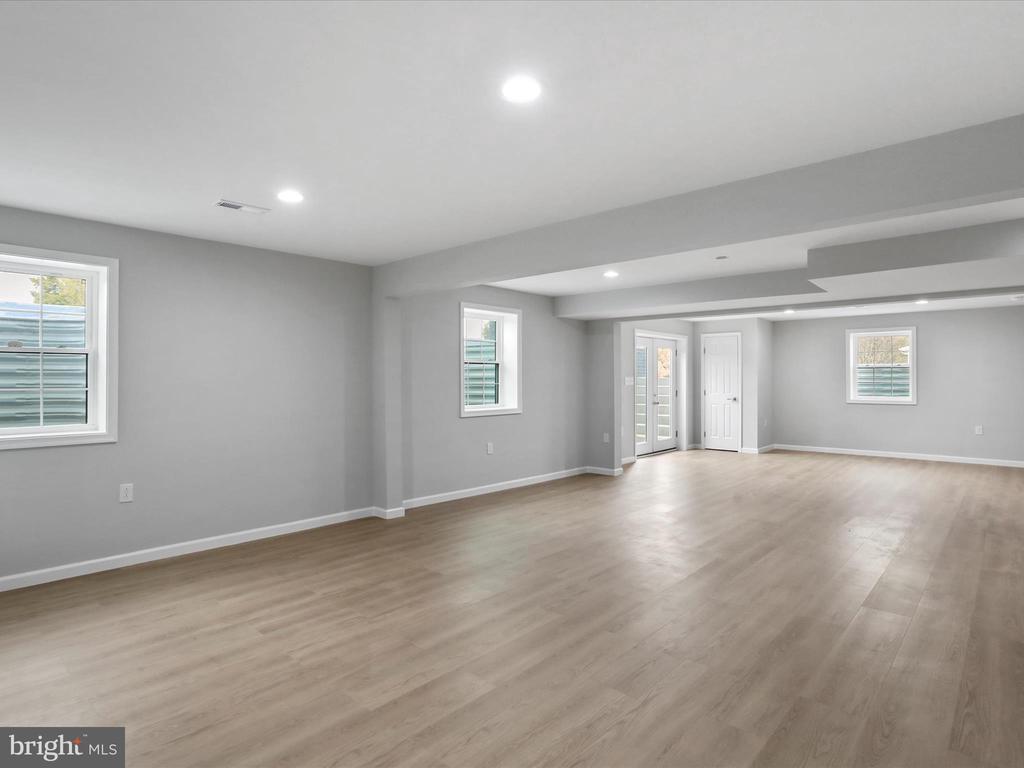 Woodstock, Virginia, 22664, United States, 5 Bedrooms Bedrooms, ,3 BathroomsBathrooms,Residential,For Sale,1982458