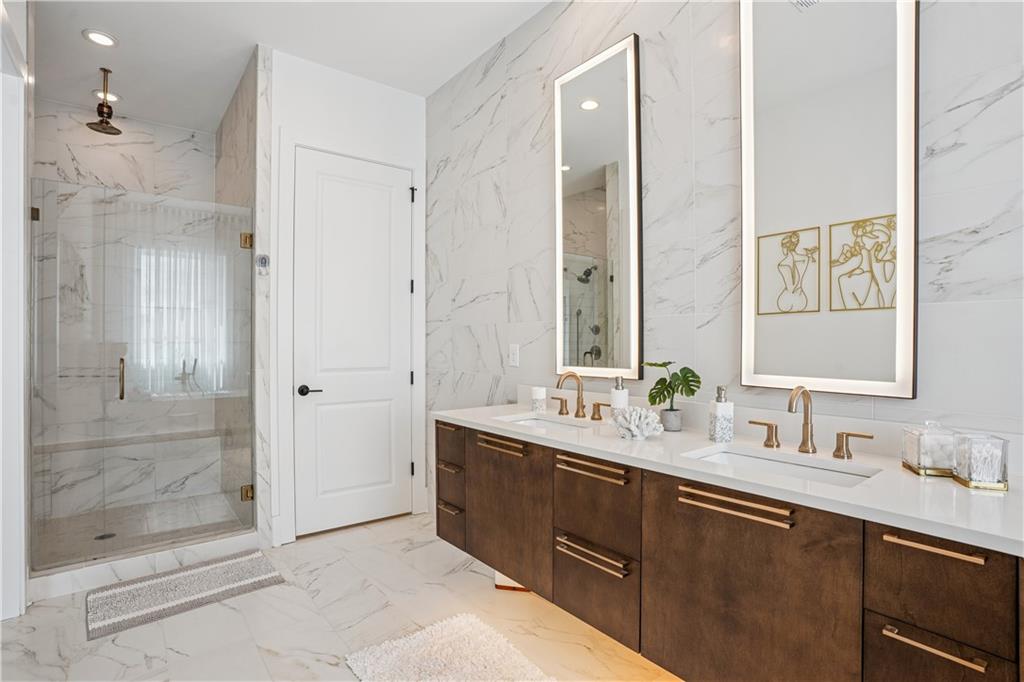 Alpharetta, Georgia, 30005, United States, 3 Bedrooms Bedrooms, ,3 BathroomsBathrooms,Residential,For Sale,1907831