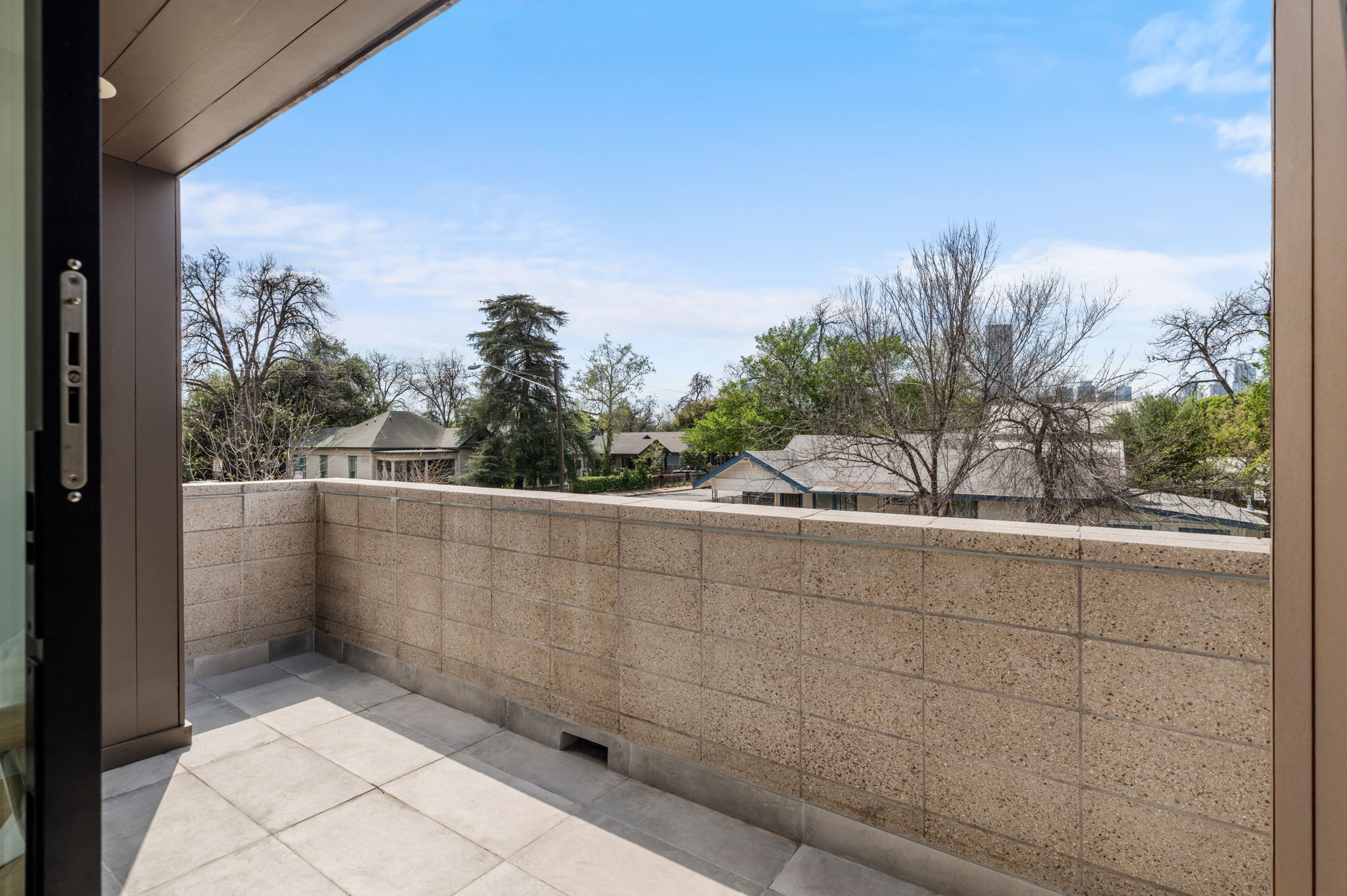  E. 2nd Sancuarty - 物件實景