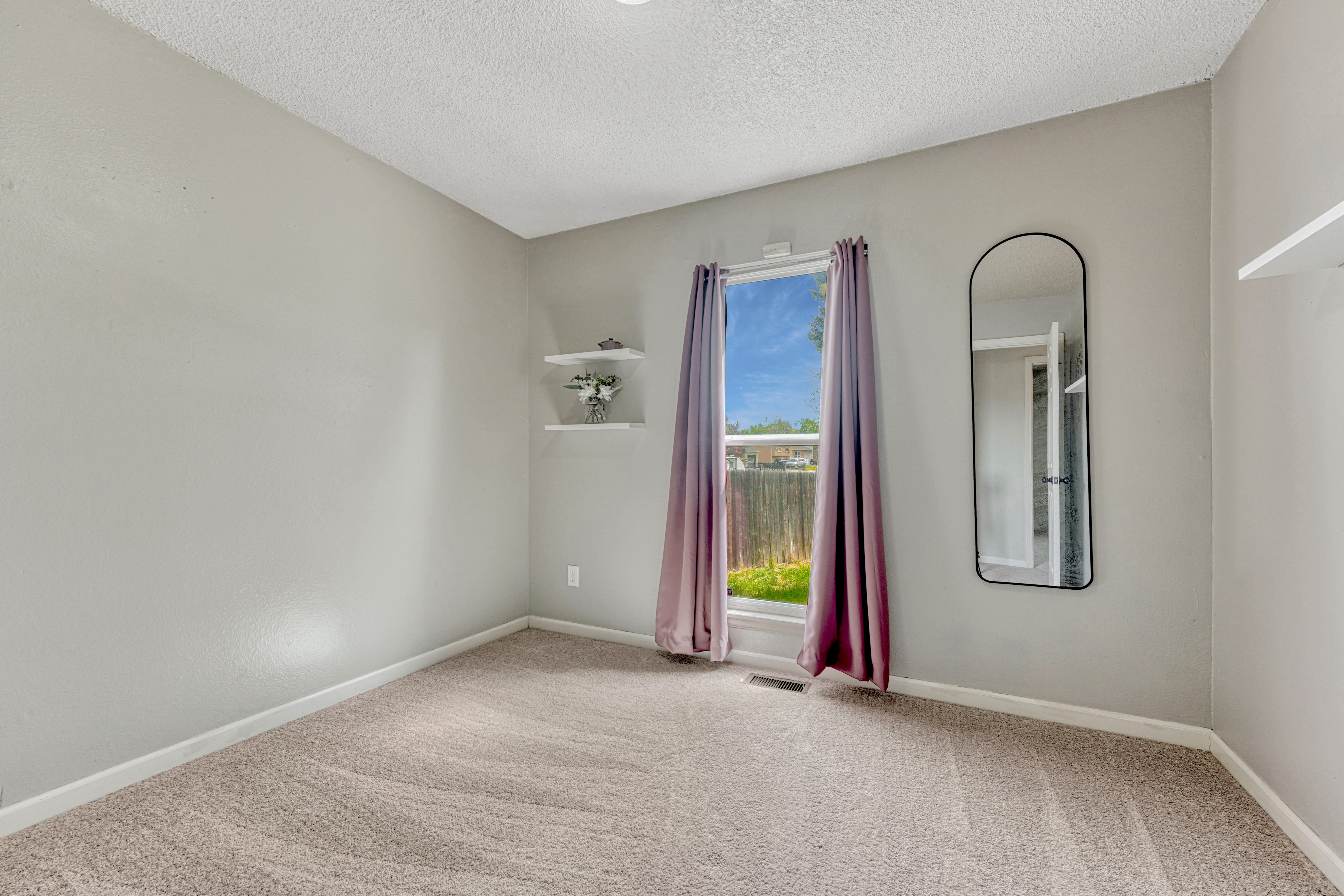  Move-In Ready Ranch Home with 6 Bedrooms in Southburough - 物件實景