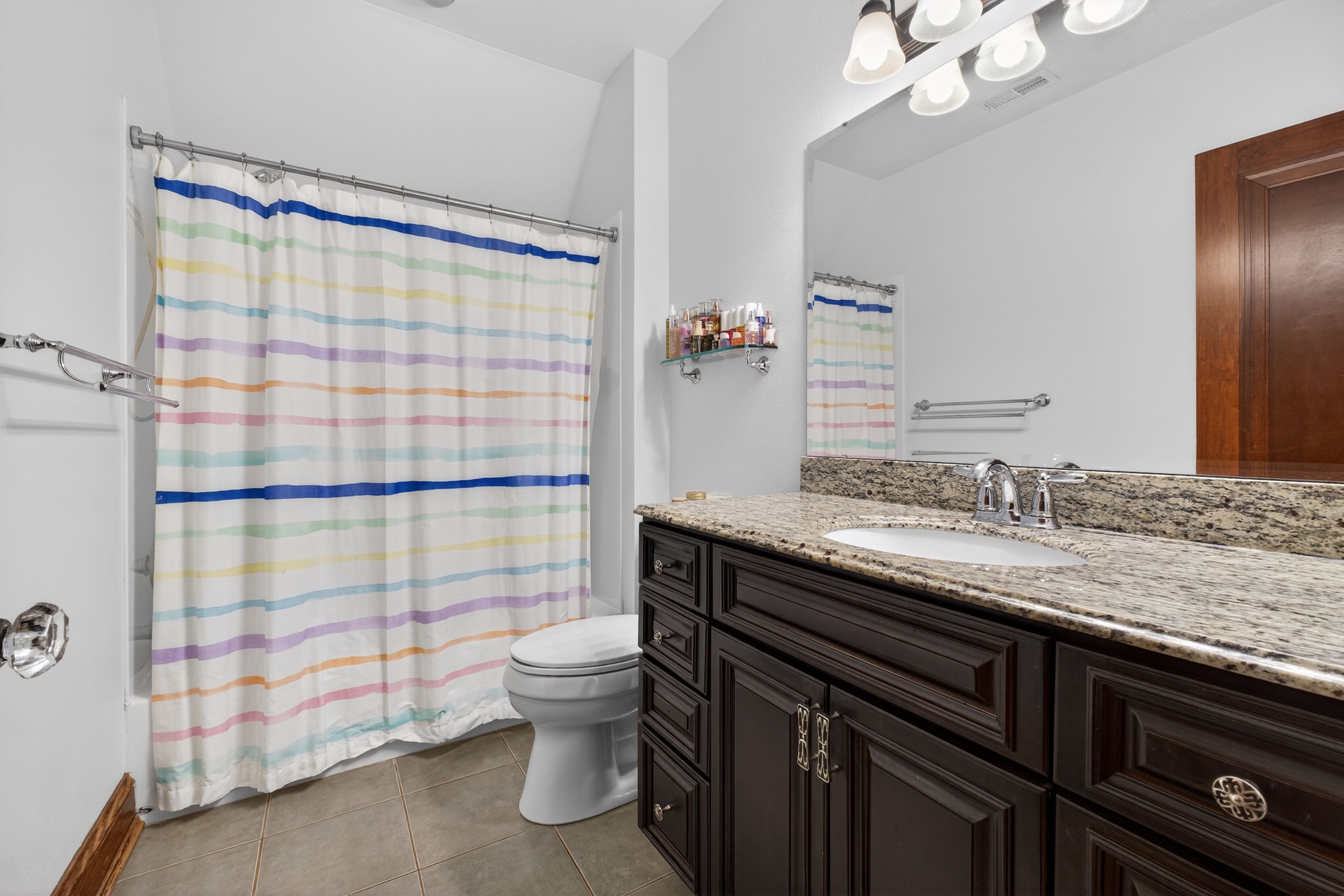  Timelessly Restored Bungalow in Hi-Pointe DeMun - 物件實景