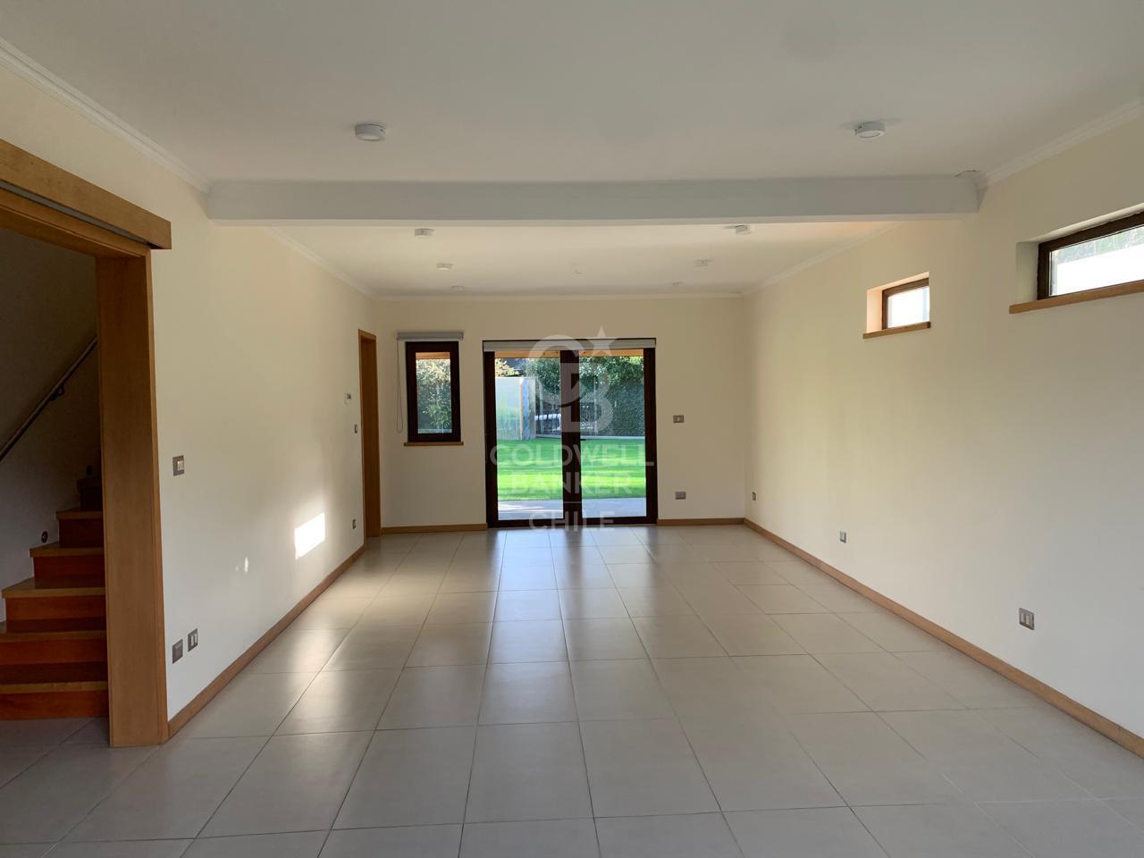 Puerto Varas, Chile, 7 Bedrooms Bedrooms, ,5 BathroomsBathrooms,Residential,For Sale,1990332