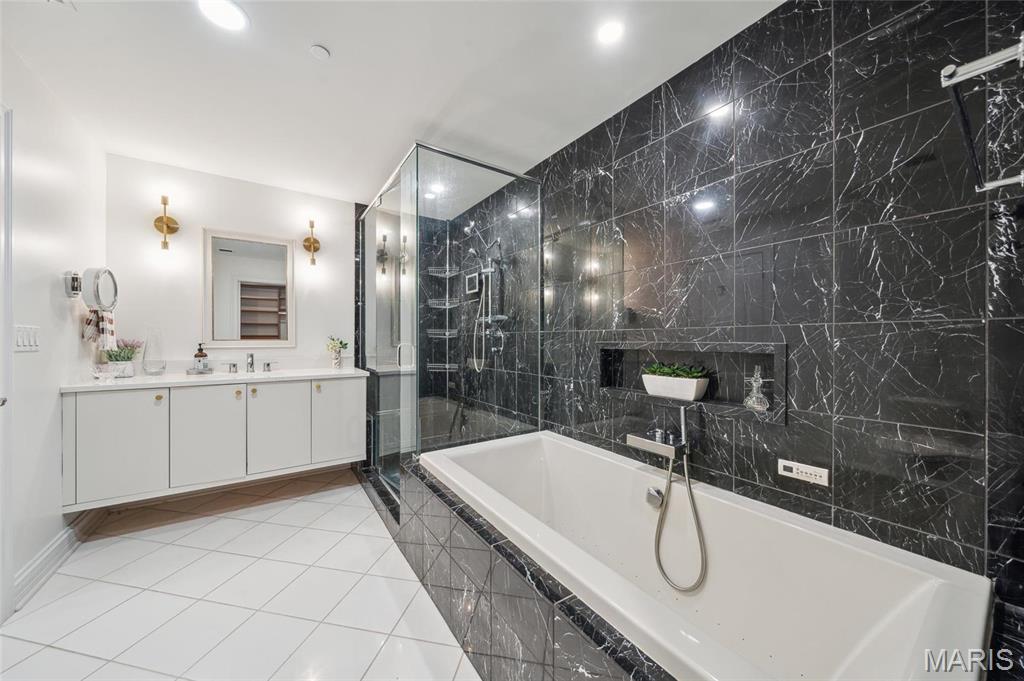 St Louis, Missouri, 63108, United States, 1 Bedroom Bedrooms, ,1 BathroomBathrooms,Residential,For Sale,1729096