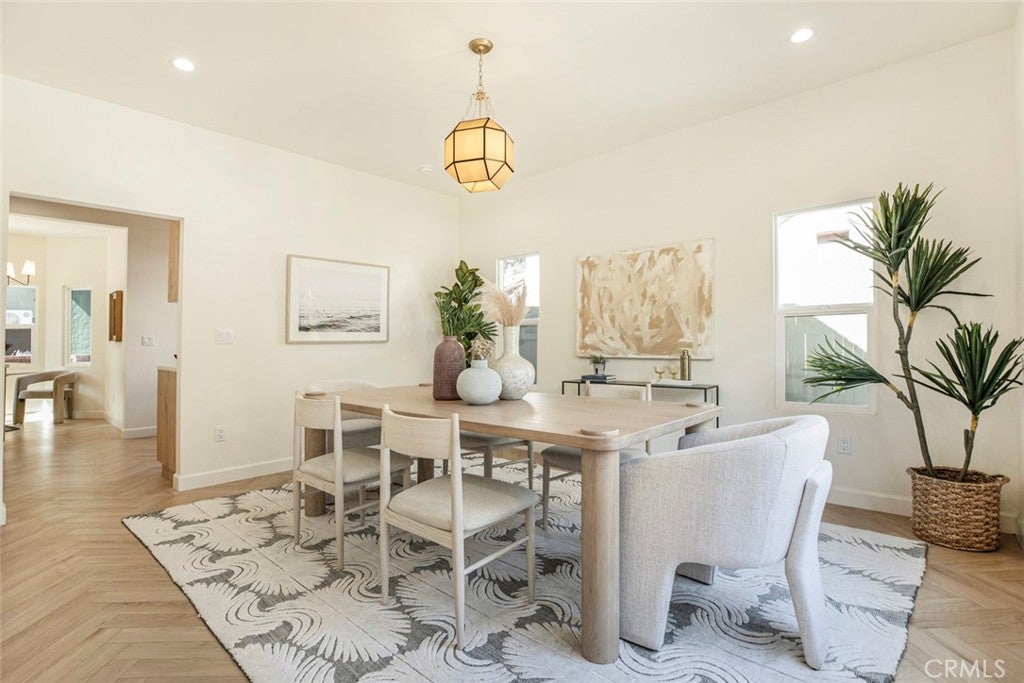 Los Angeles, California, 90027, United States, 4 Bedrooms Bedrooms, ,3 BathroomsBathrooms,Residential,For Sale,1942315