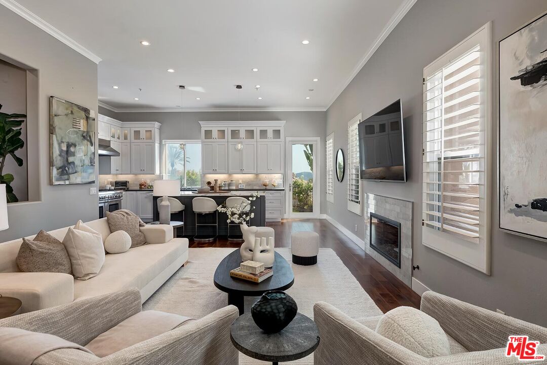 Pacific Palisades, California, 90272, United States, 4 Bedrooms Bedrooms, ,4 BathroomsBathrooms,Residential,For Sale,1911356