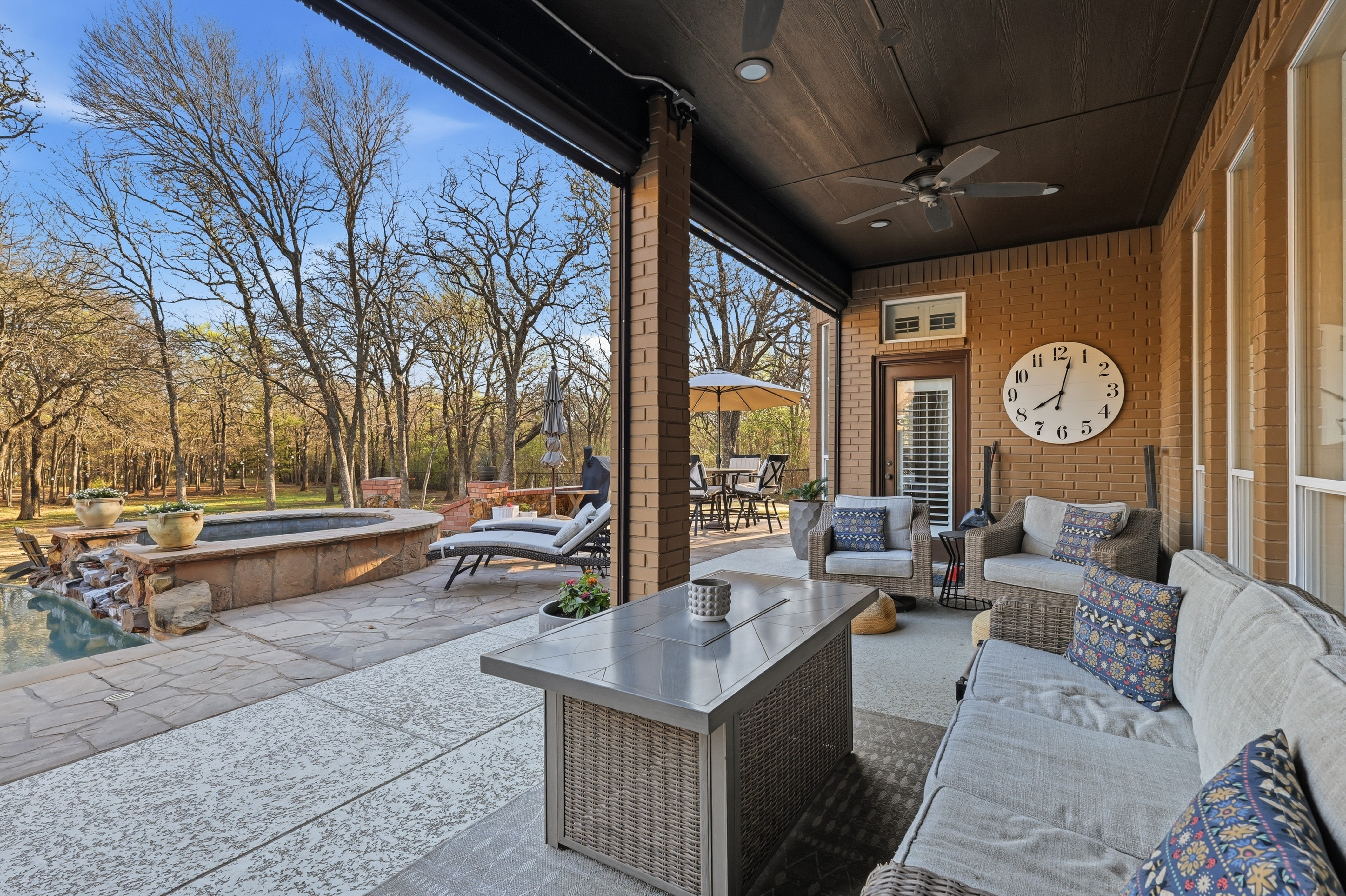  Resort-Style Estate Living on 1.9 Wooded Acres in Prestigious Shadow Wood Estate - 物件實景