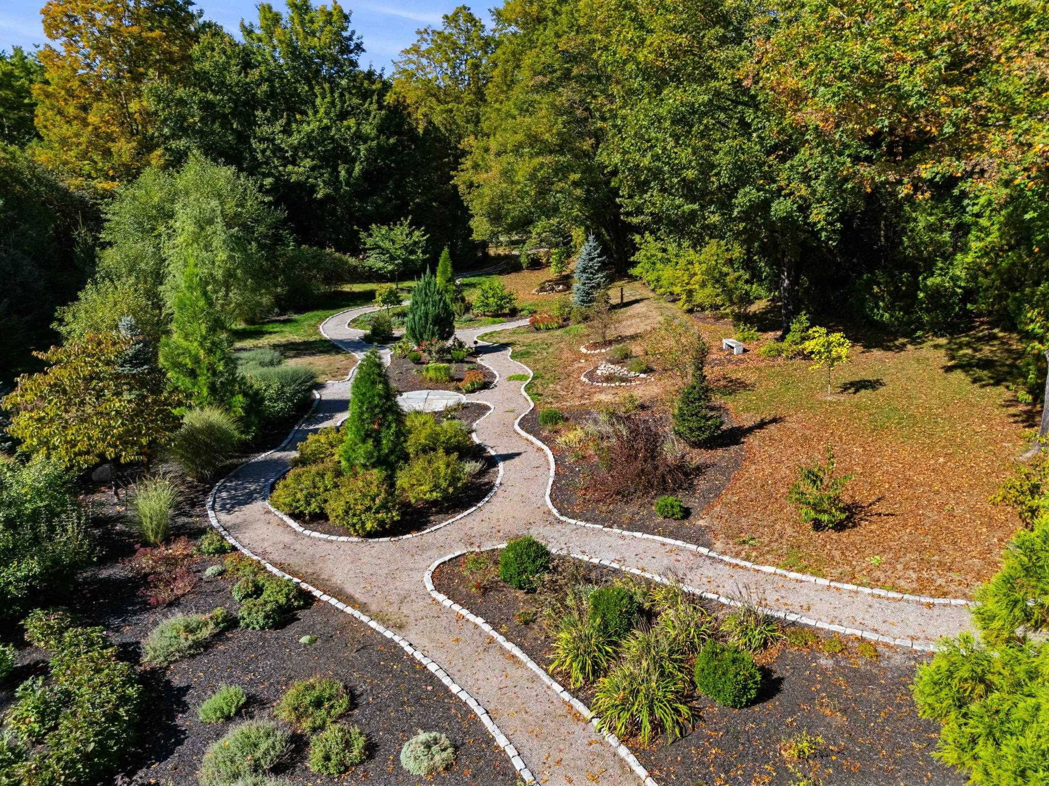 Bedford, New Hampshire, 03110, United States, 4 Bedrooms Bedrooms, ,5 BathroomsBathrooms,Residential,For Sale,1991015