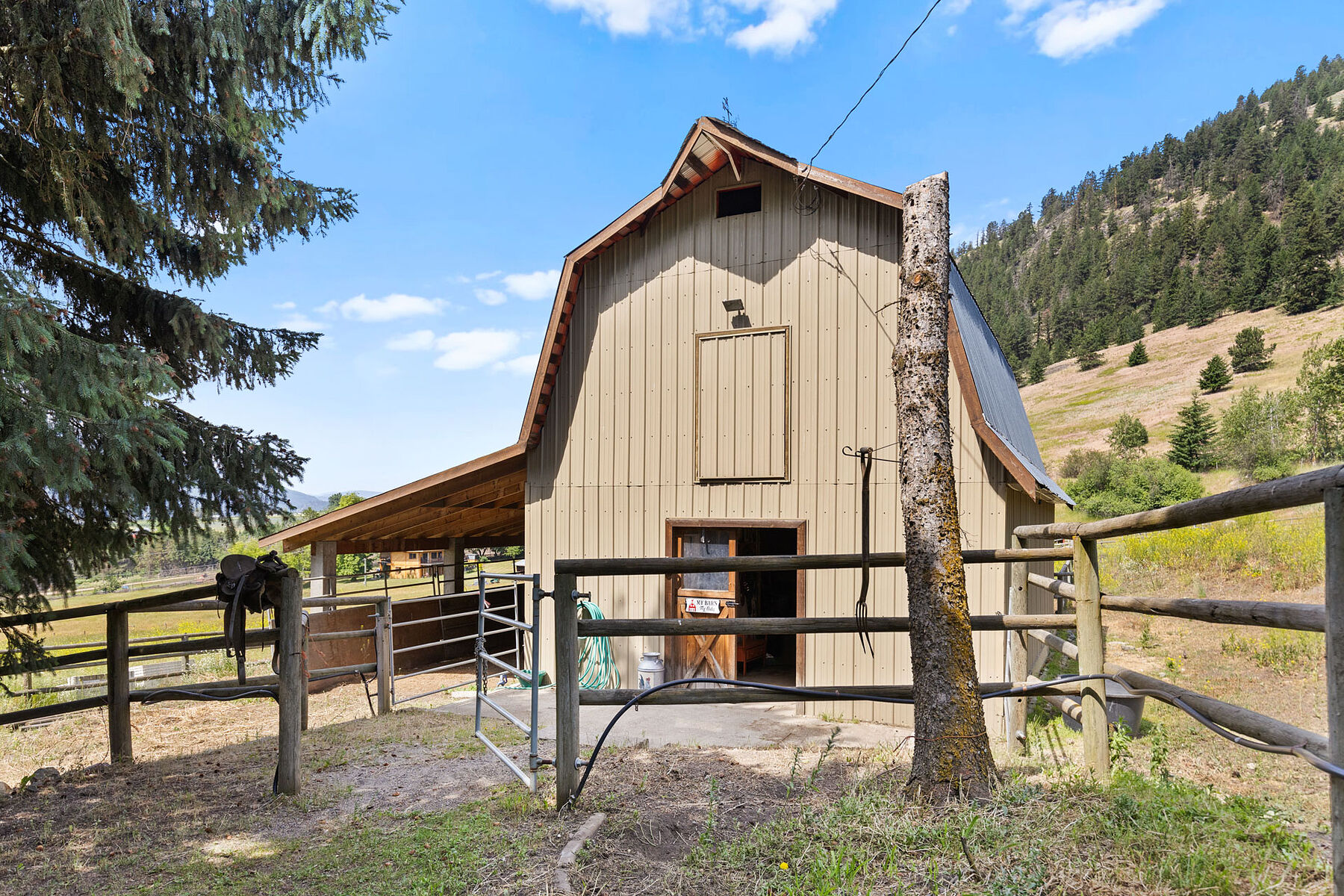  Ten Acres in Coldstream - 物件實景