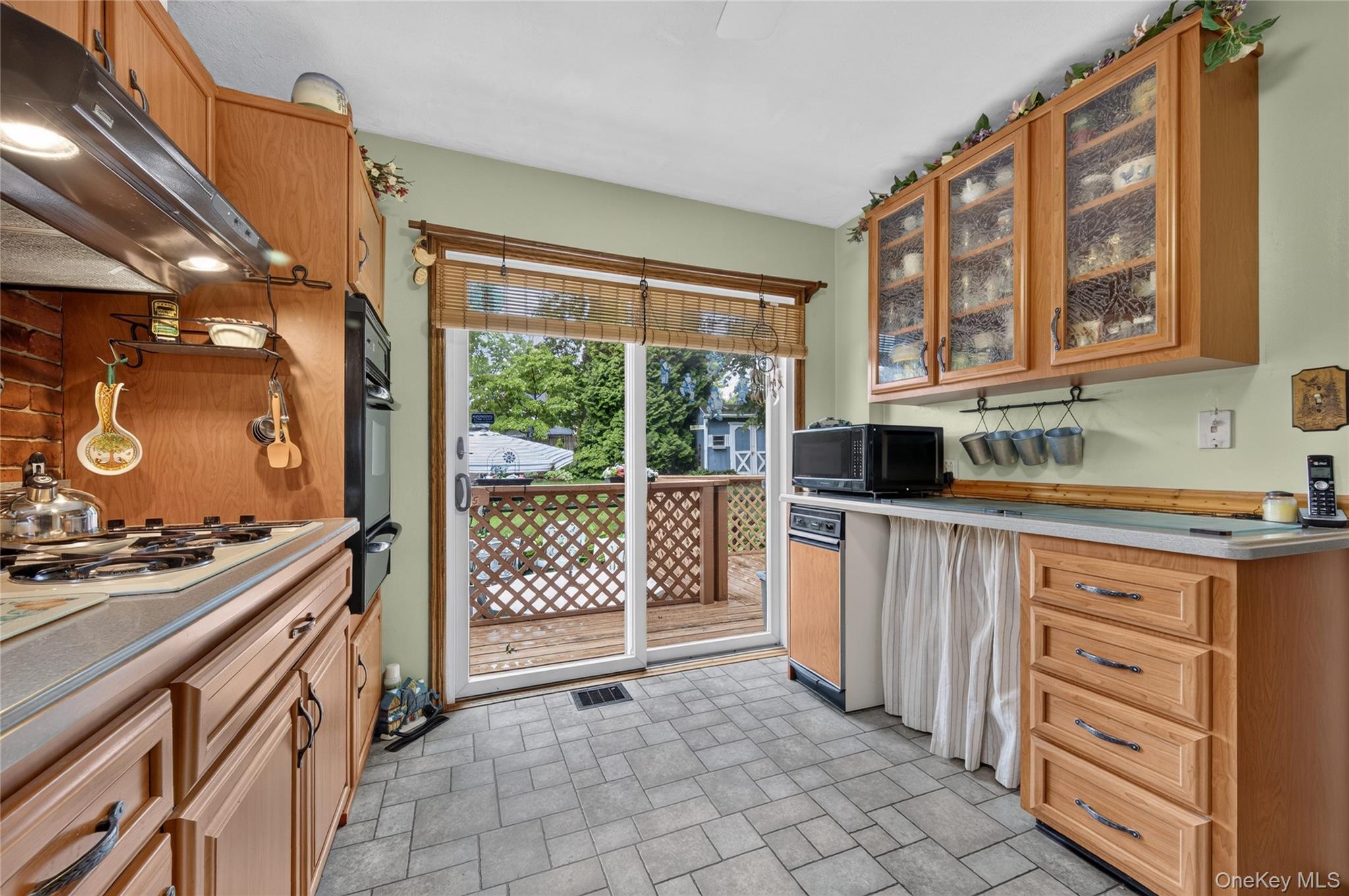  190 Oakwood Road, Huntington Station, NY, 11746 - 物件實景