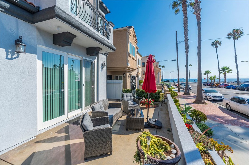 Huntington Beach, California, 92648, United States, 3 Bedrooms Bedrooms, ,4 BathroomsBathrooms,Residential,For Sale,1897780