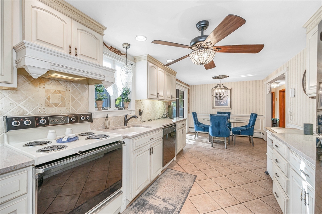 Tewksbury, Massachusetts, 01876, United States, 3 Bedrooms Bedrooms, ,1 BathroomBathrooms,Residential,For Sale,1973769