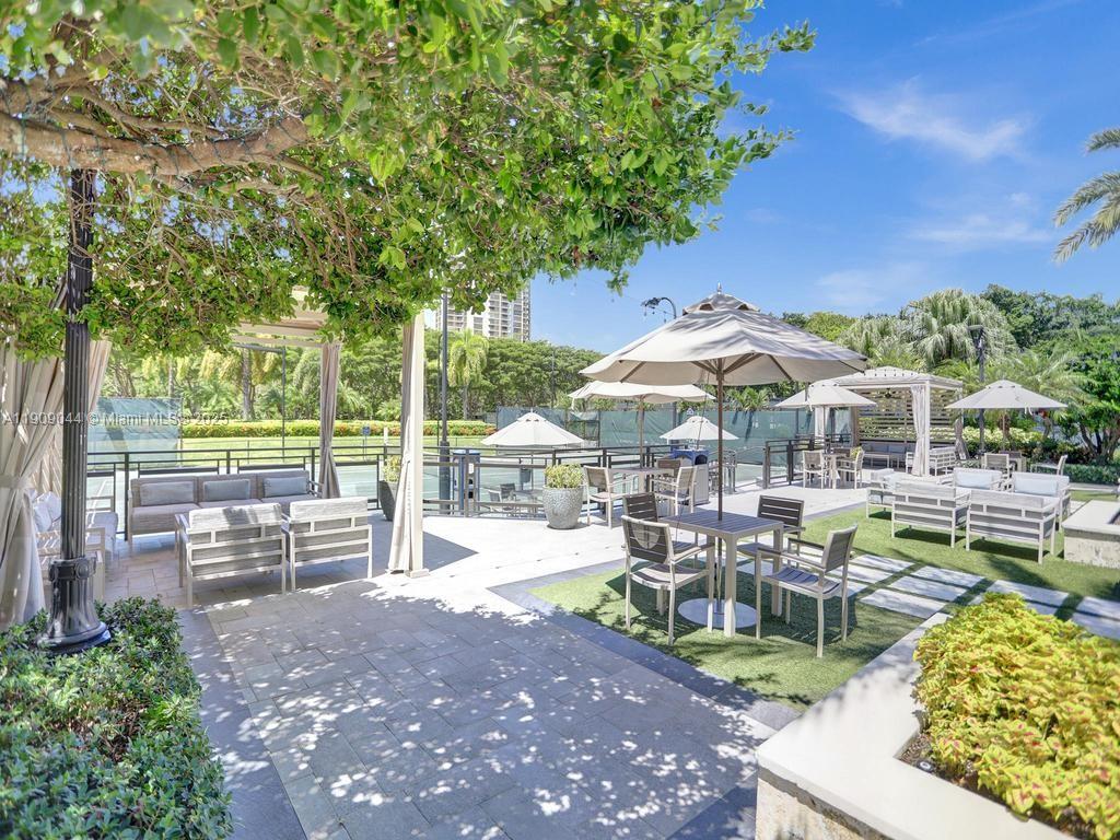 Aventura, Florida, 33160, United States, 2 Bedrooms Bedrooms, ,2 BathroomsBathrooms,Residential,For Sale,1989230