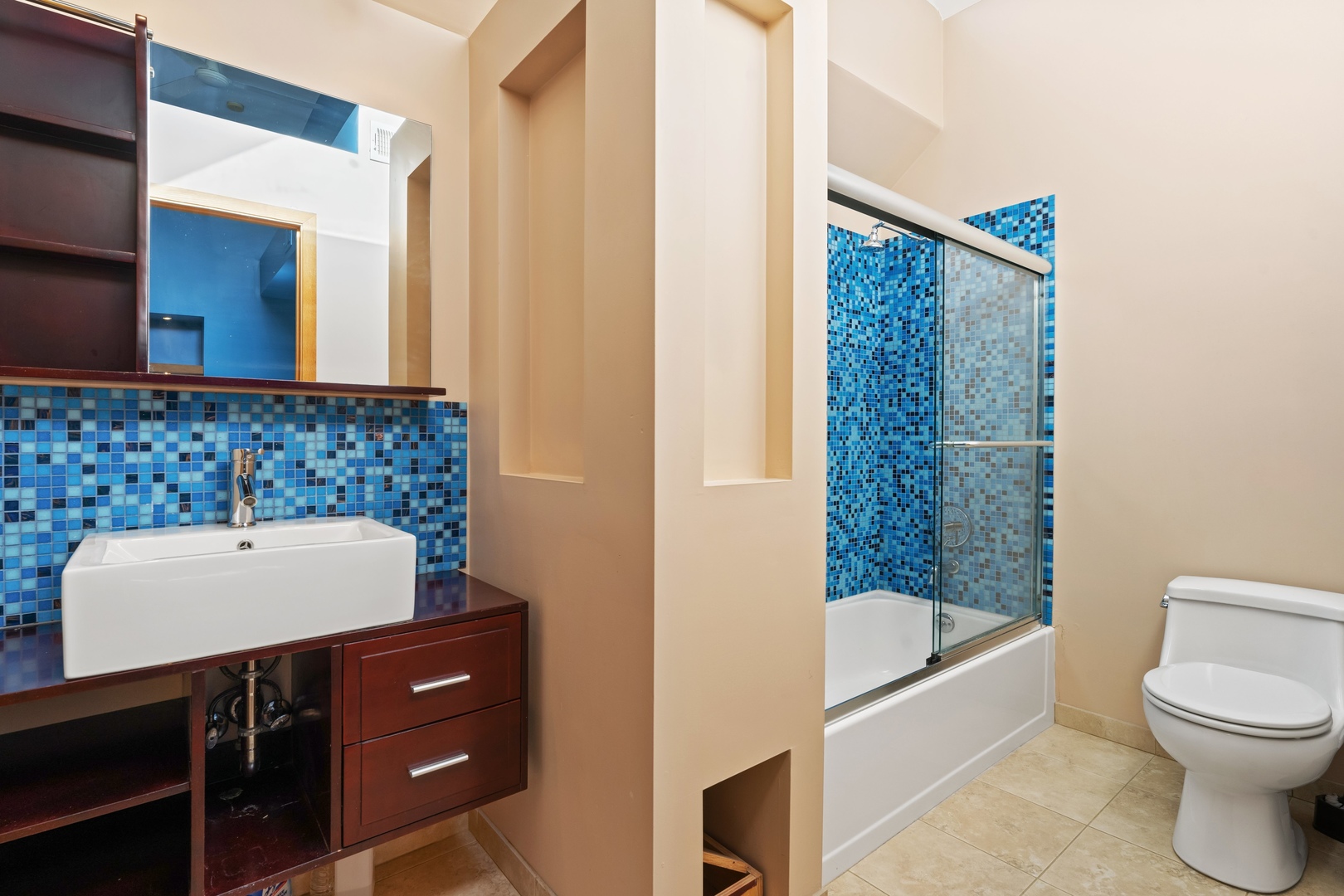 Northbrook, Illinois, 60062, United States, 5 Bedrooms Bedrooms, ,5 BathroomsBathrooms,Residential,For Sale,1987752