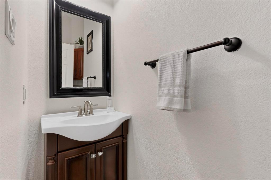 Talty, Texas, 75160, United States, 4 Bedrooms Bedrooms, ,3 BathroomsBathrooms,Residential,For Sale,1981914